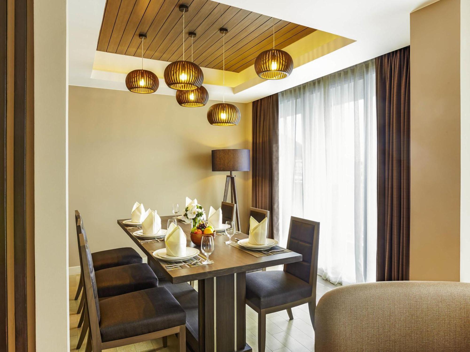 Deluxe King Suite