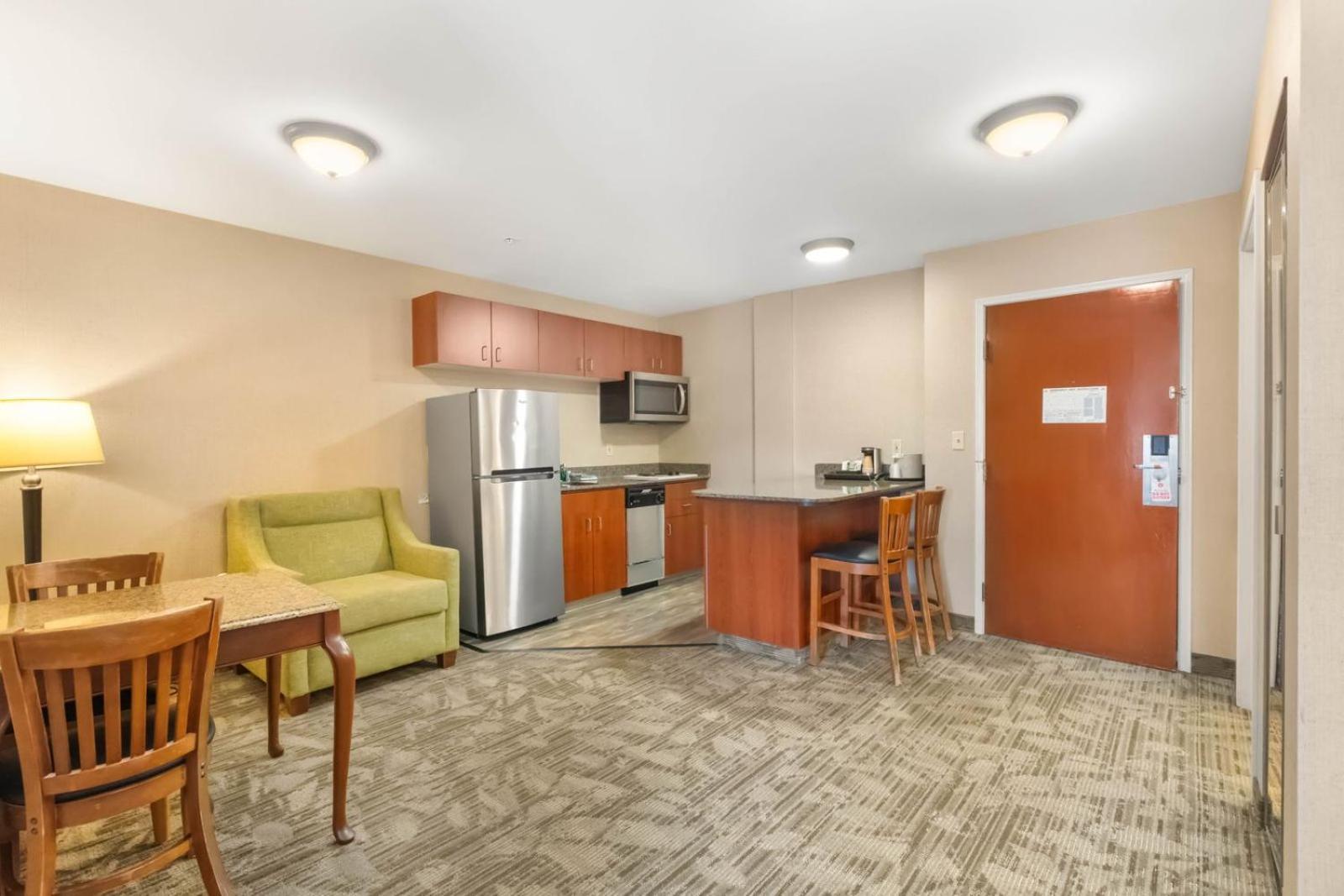 Deluxe King Suite