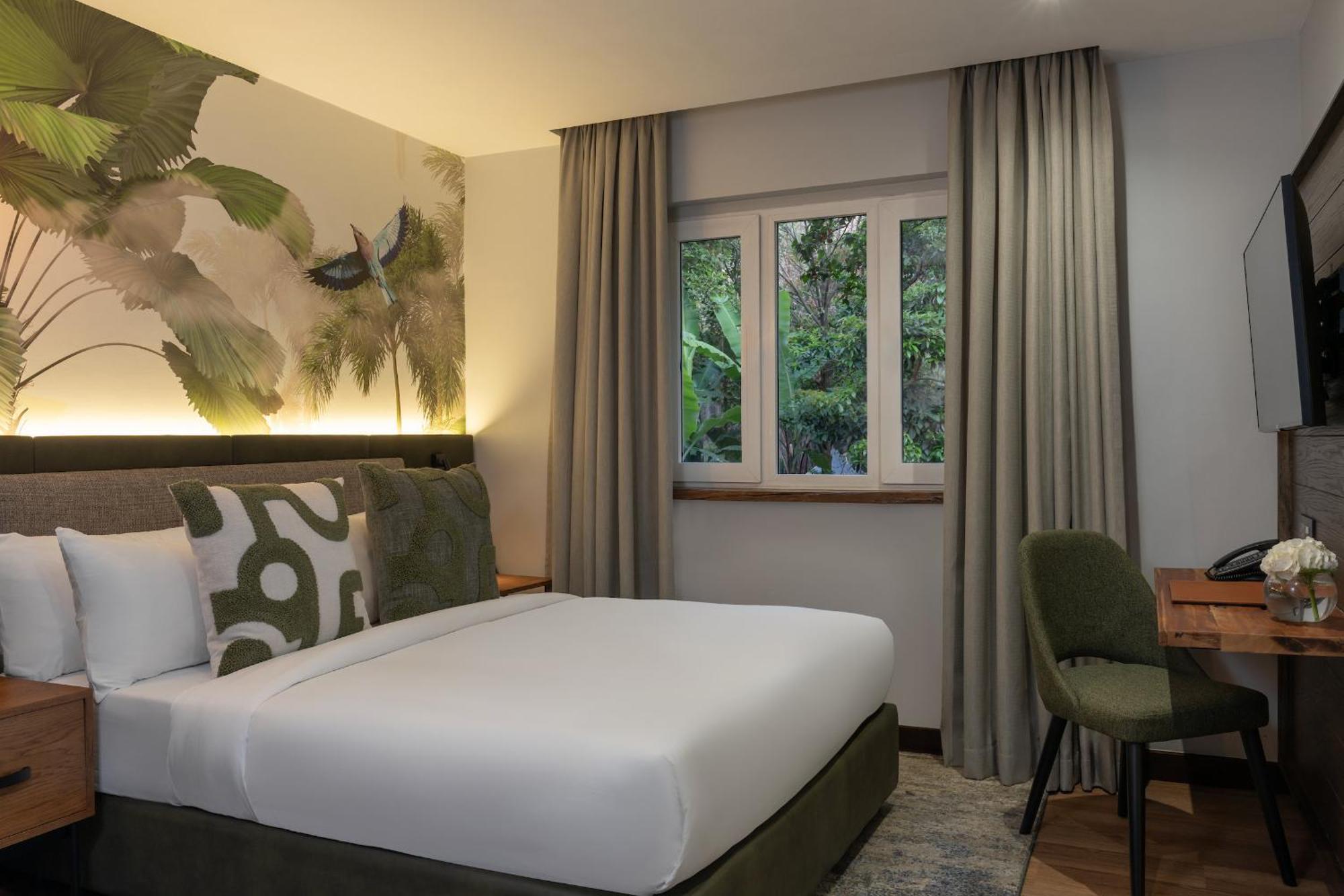 Deluxe Queen Room
