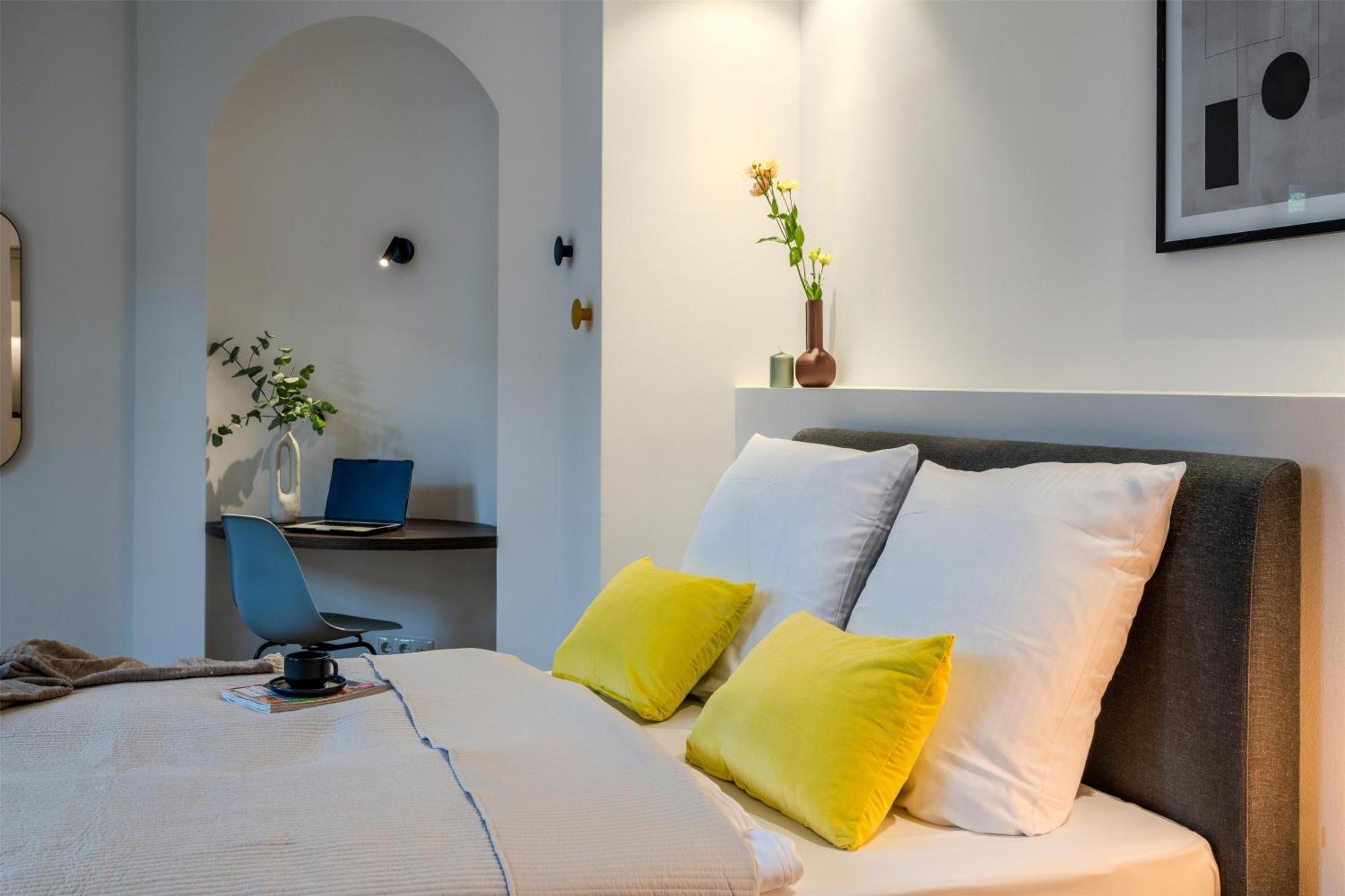 Medium Apartment Queen Bed Kitchen