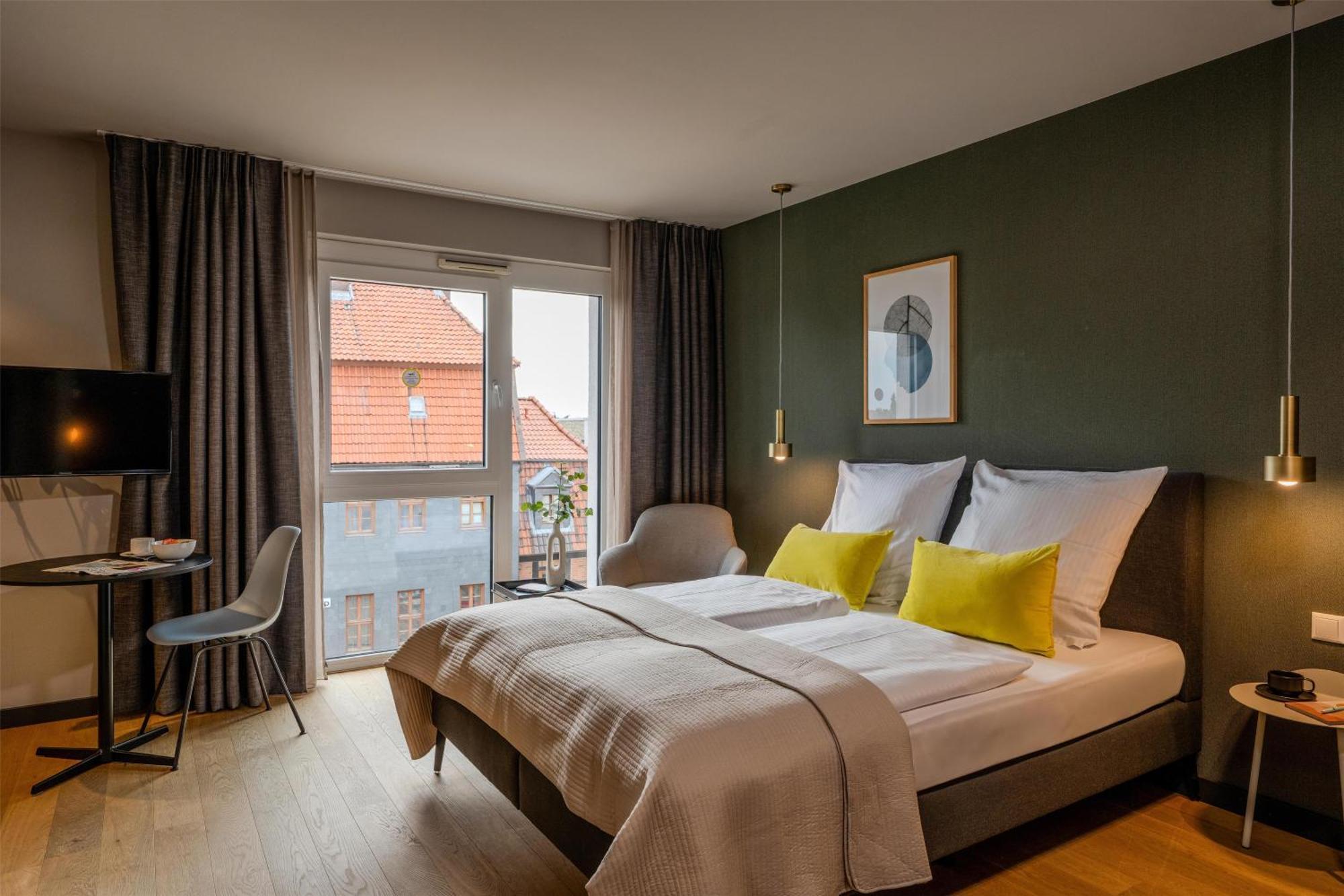 Smart Apartment Queen Bed Kitchen