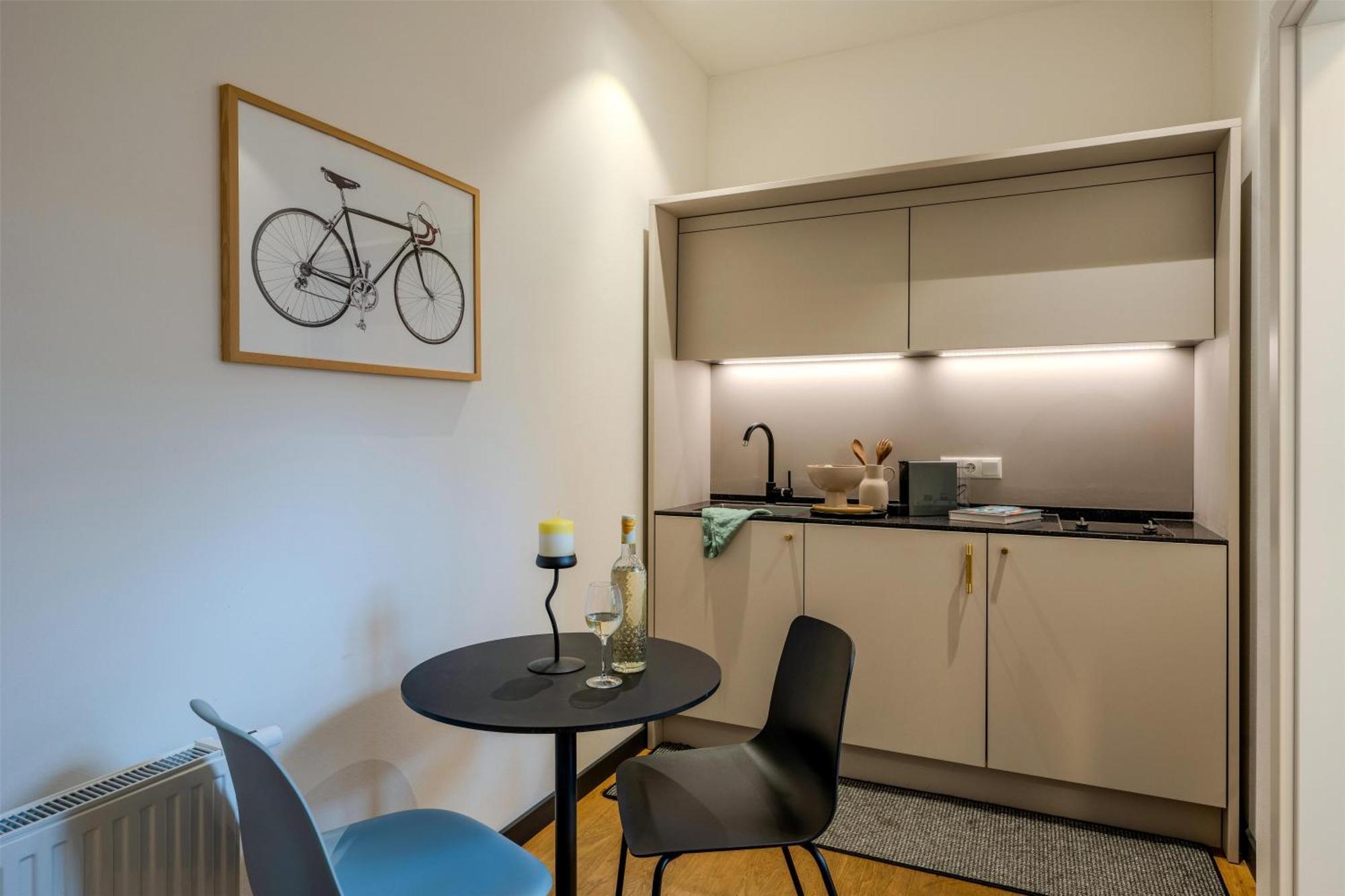 Medium Apartment Queen Bed Kitchen