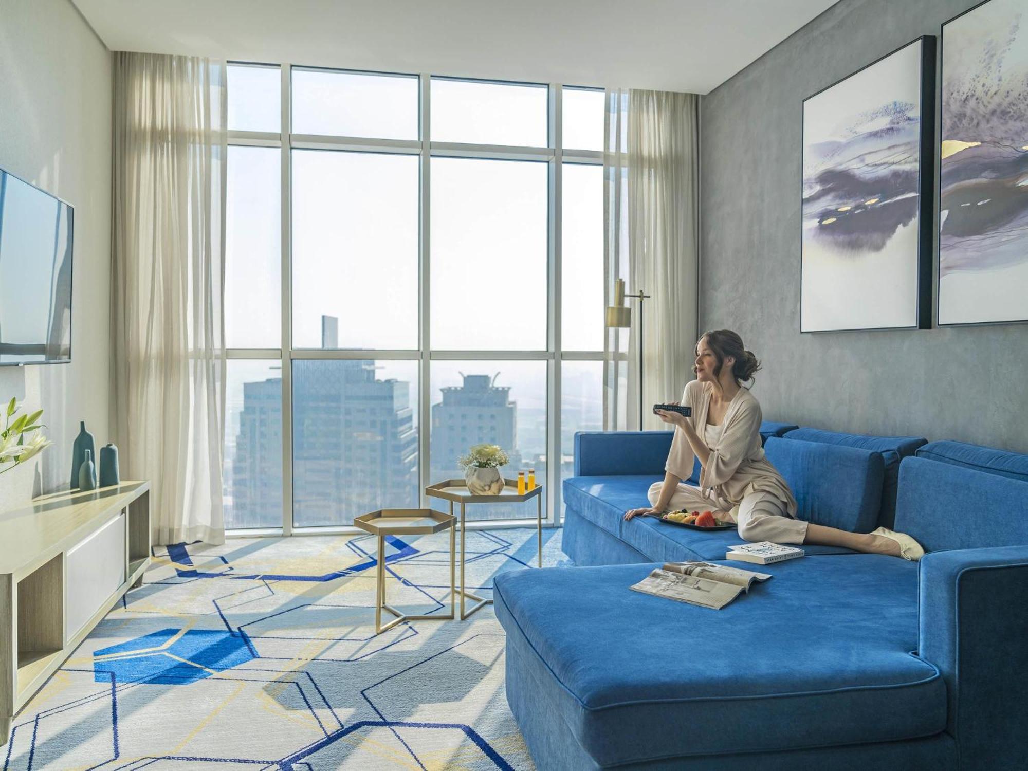 Deluxe King Suite Lagoon View