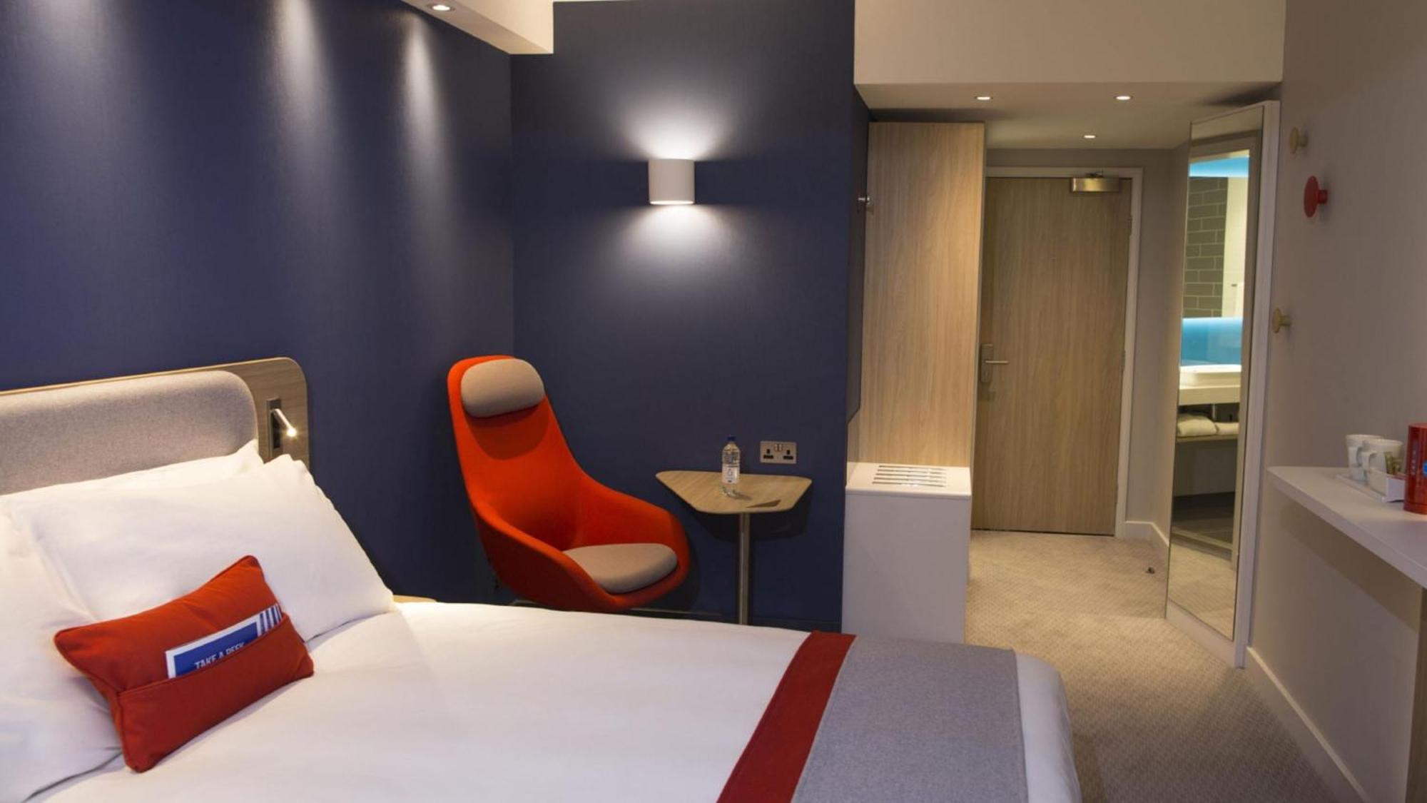Standard Queen Room - Free Breakfast