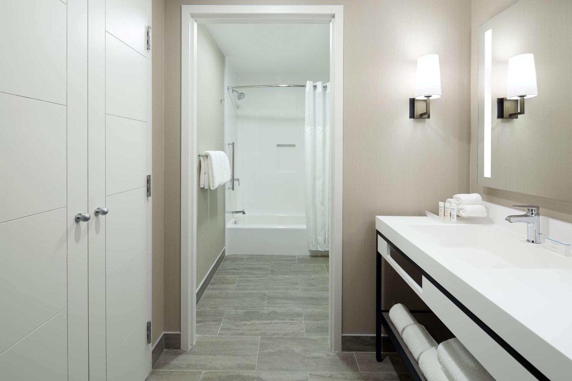 King Suite Mobility Access or Non-Smoking