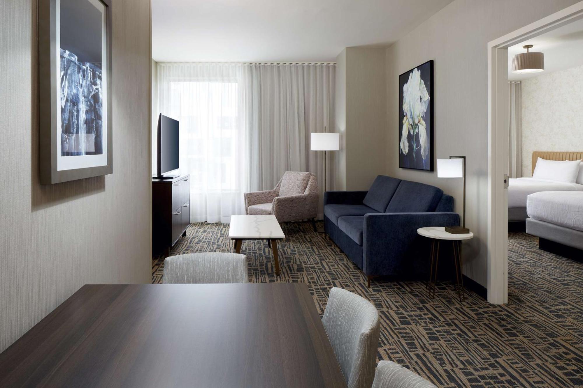 One-Bedroom Queen Suite Two Queen Beds Non-Smoking