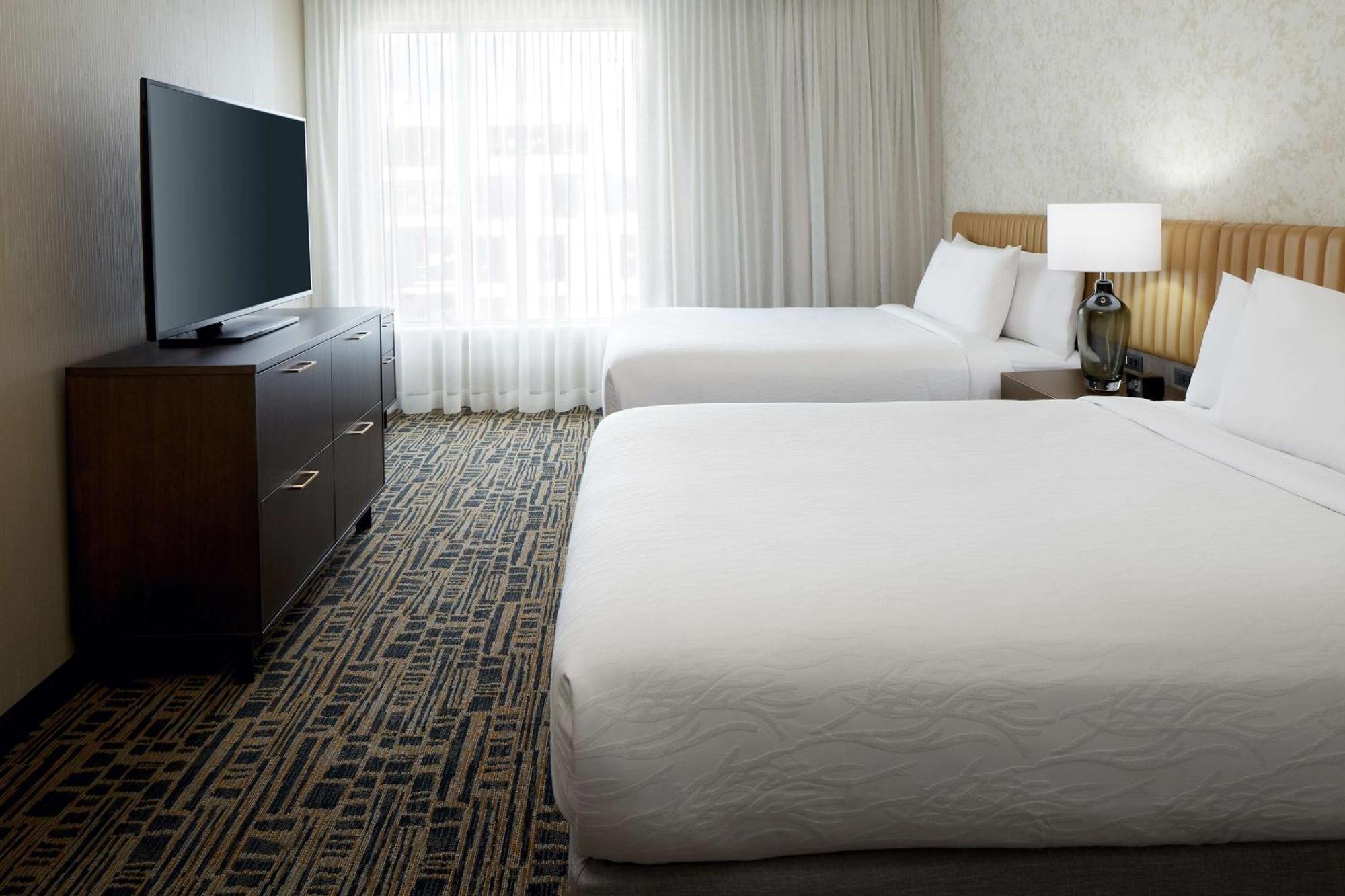 One-Bedroom Queen Suite Two Queen Beds Non-Smoking