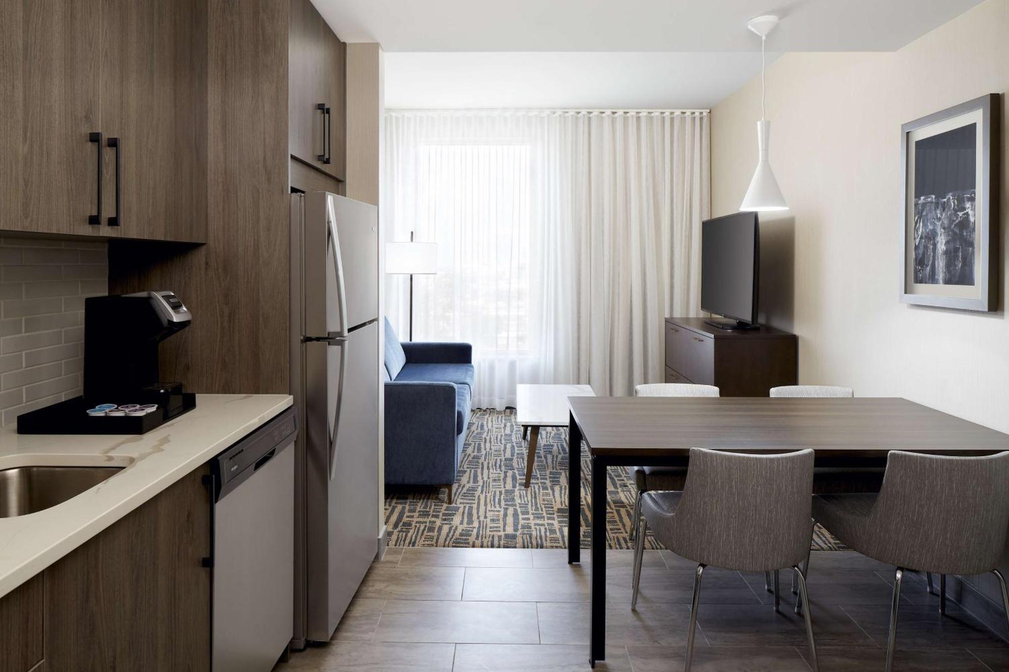 One-Bedroom King Suite Non-Smoking