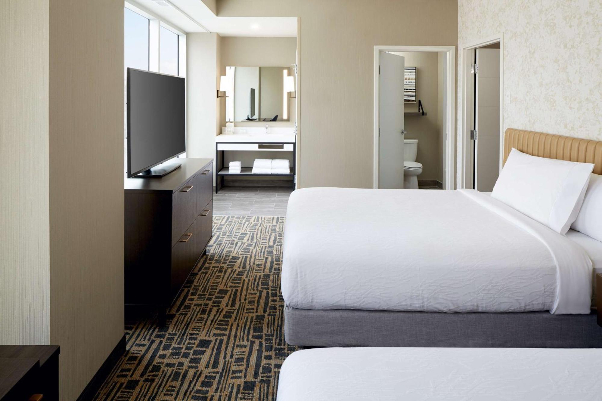 One-Bedroom Queen Suite Two Queen Beds Non-Smoking
