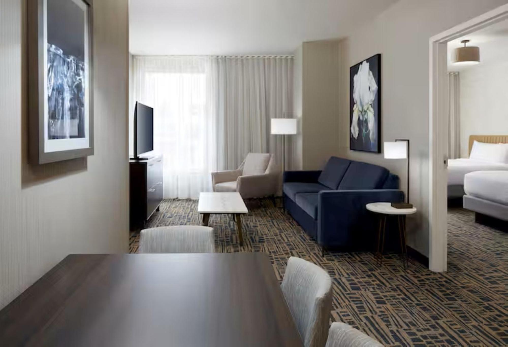 One-Bedroom Queen Suite Two Queen Beds Non-Smoking