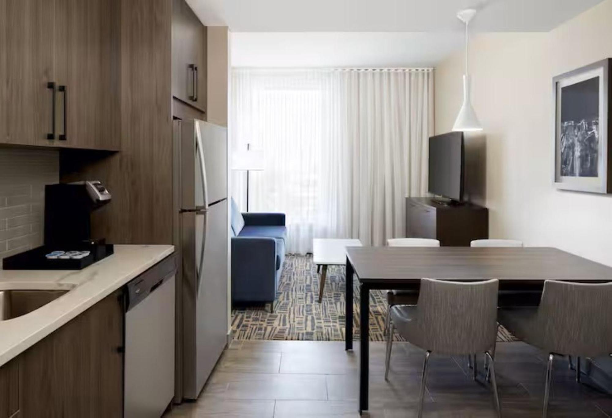 One-Bedroom King Suite Non-Smoking