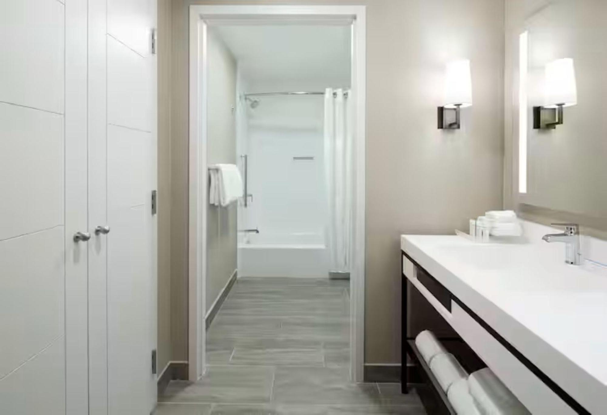 King Suite Mobility Access or Non-Smoking