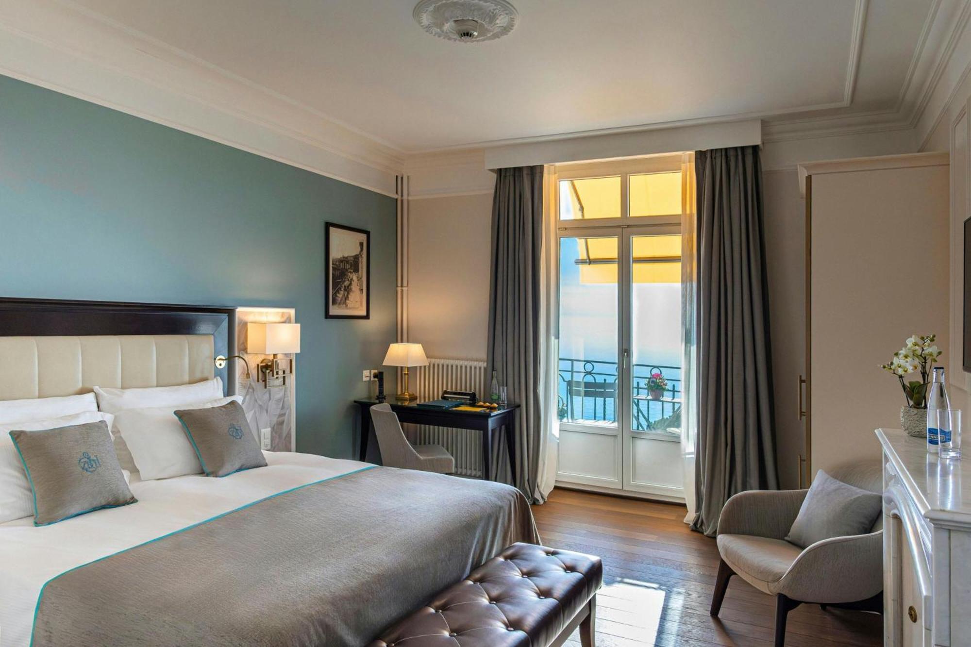 Deluxe Queen Room Lake View Balcony