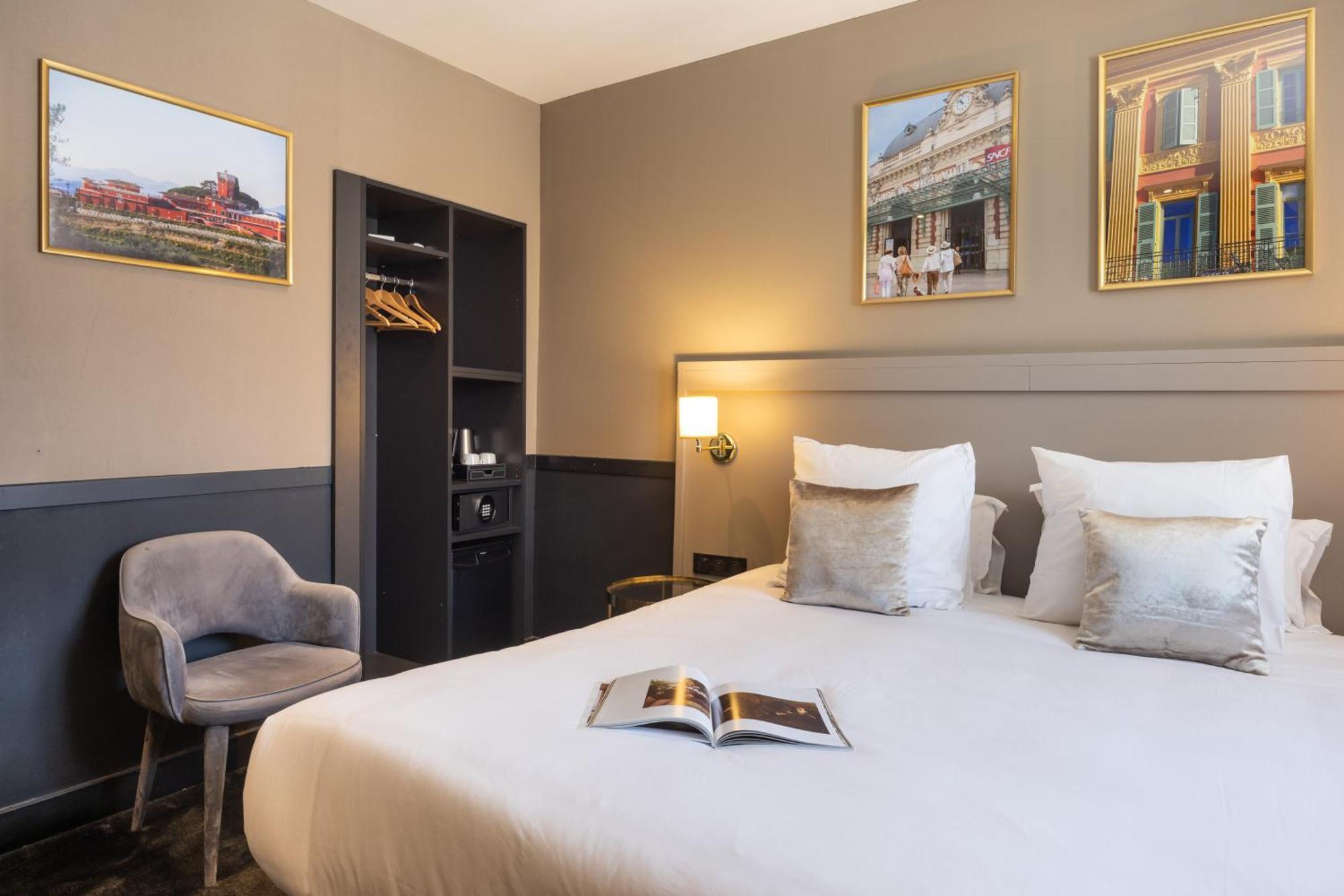 Deluxe Queen Room