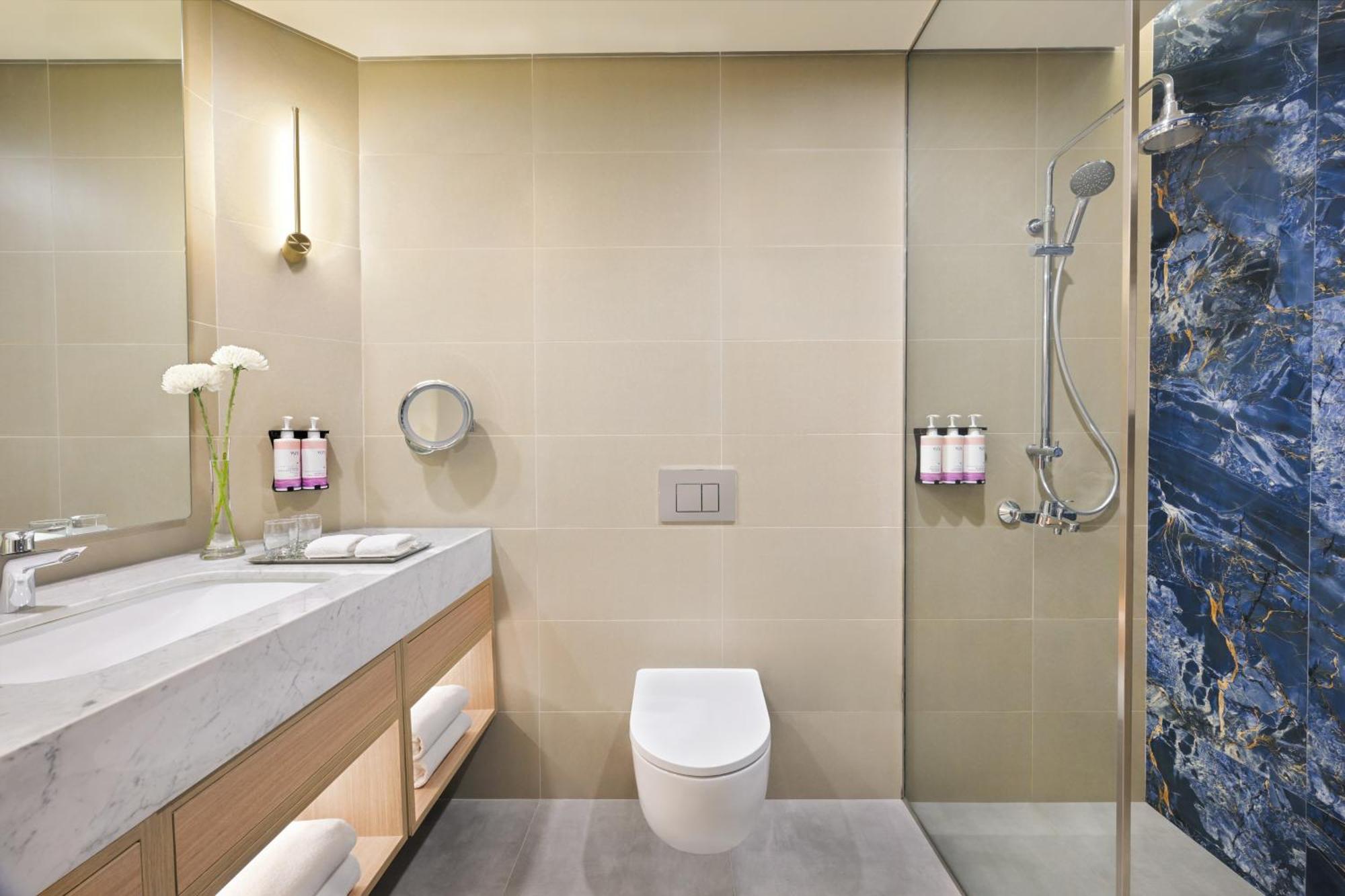 Deluxe Room Twin Beds Daily Shuttle to DCC Mall Al Mamzar Beach