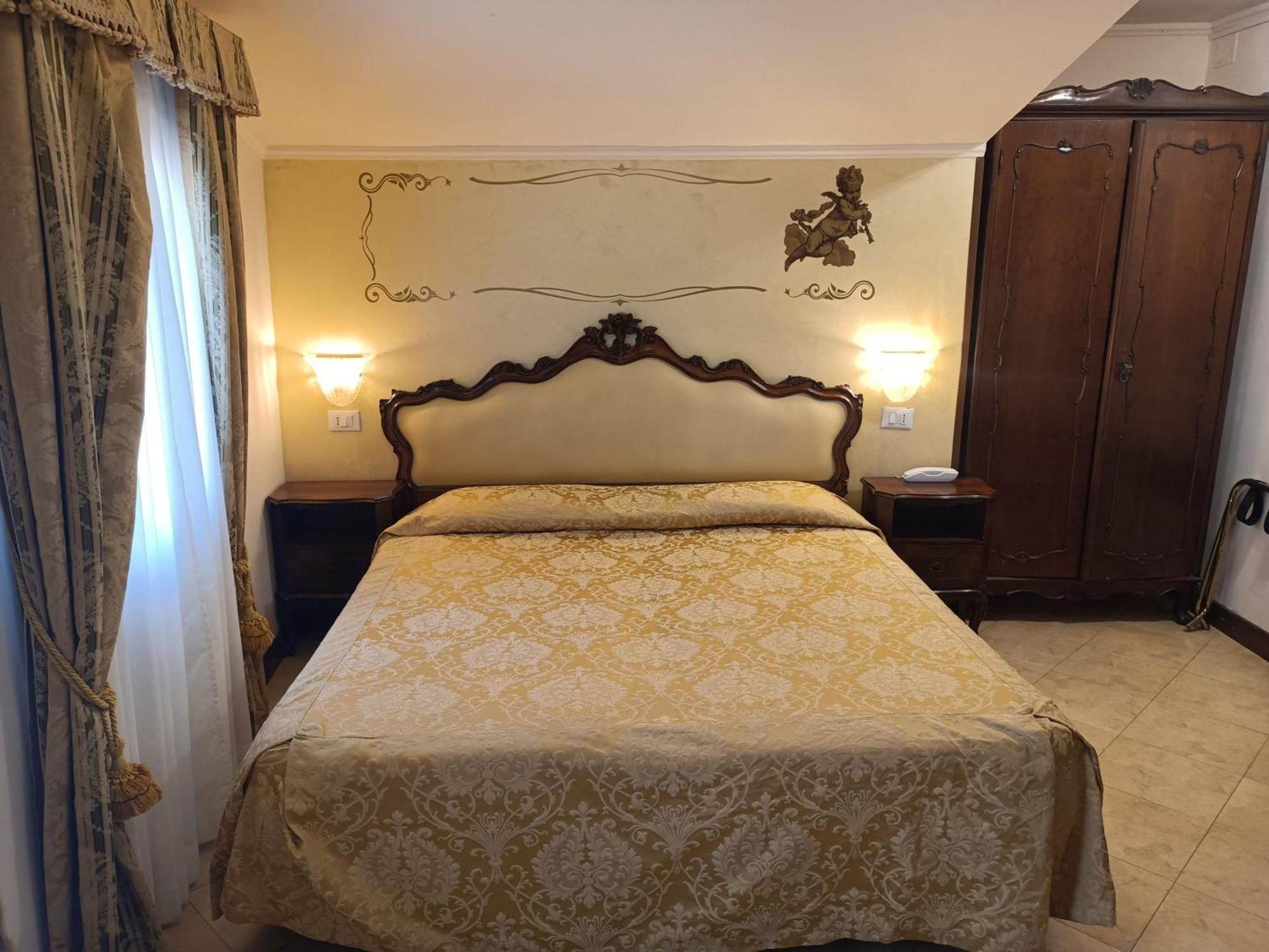 Classic Double Room