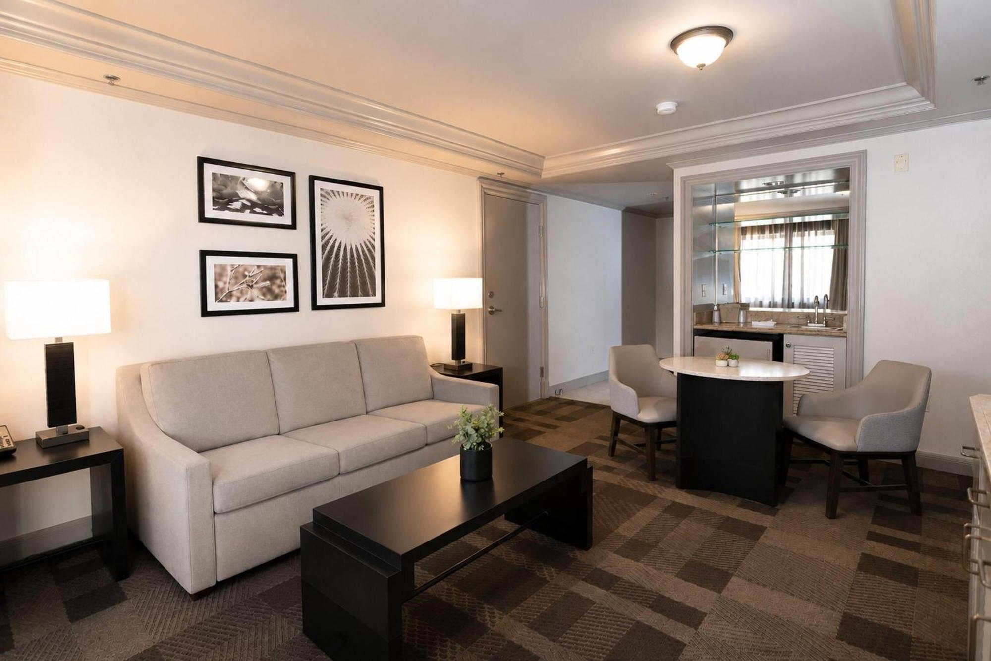 Tower Premium King Suite Non-Smoking