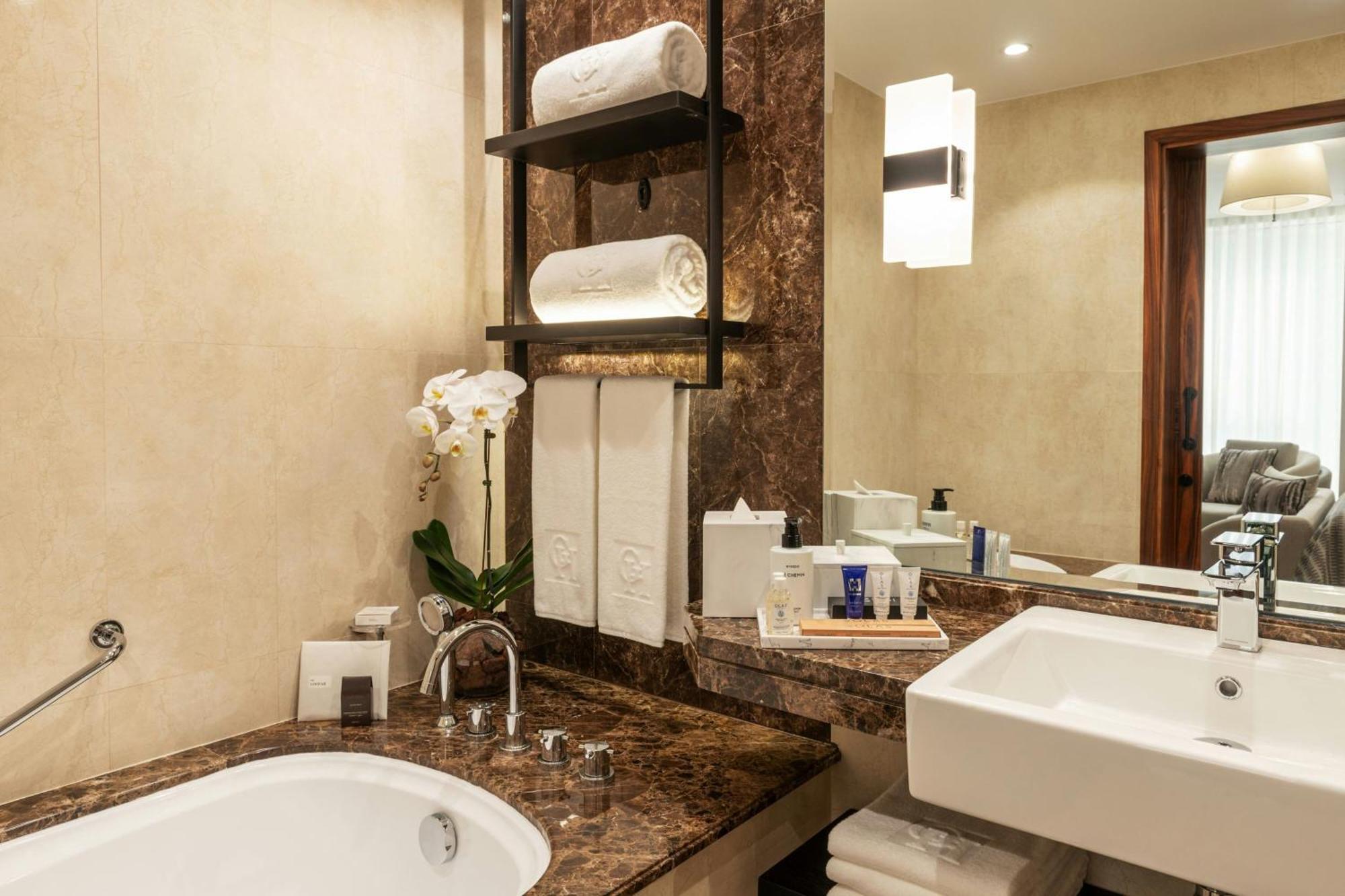 Superior Deluxe Suite 1 Bedroom Suite Airport Transfers Complimentary Resort Beach & Pool Access 1 King