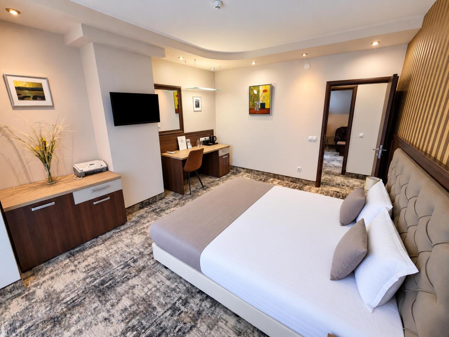 Two-Bedroom Apartment Hot Tub