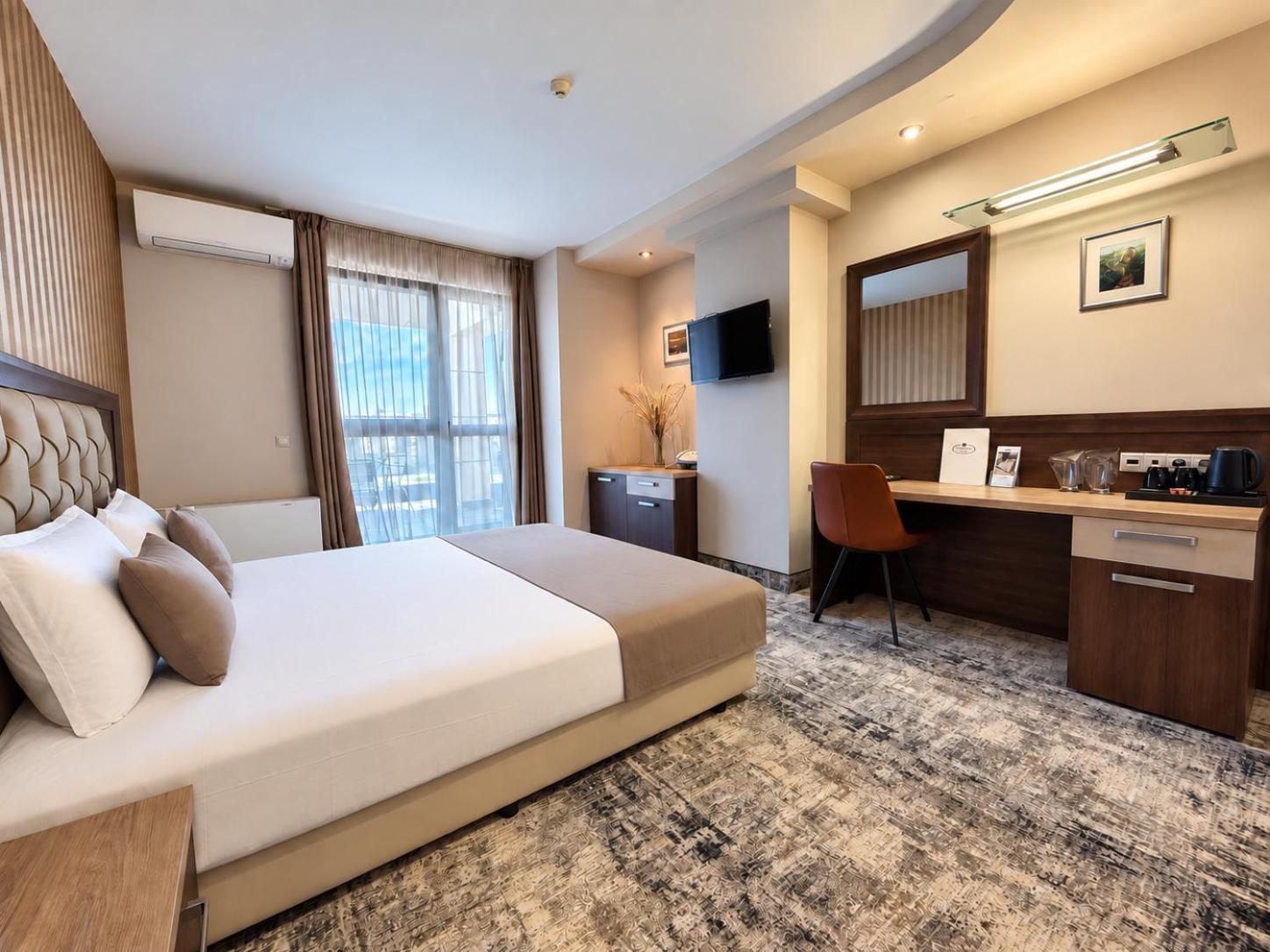 Two-Bedroom Apartment Hot Tub