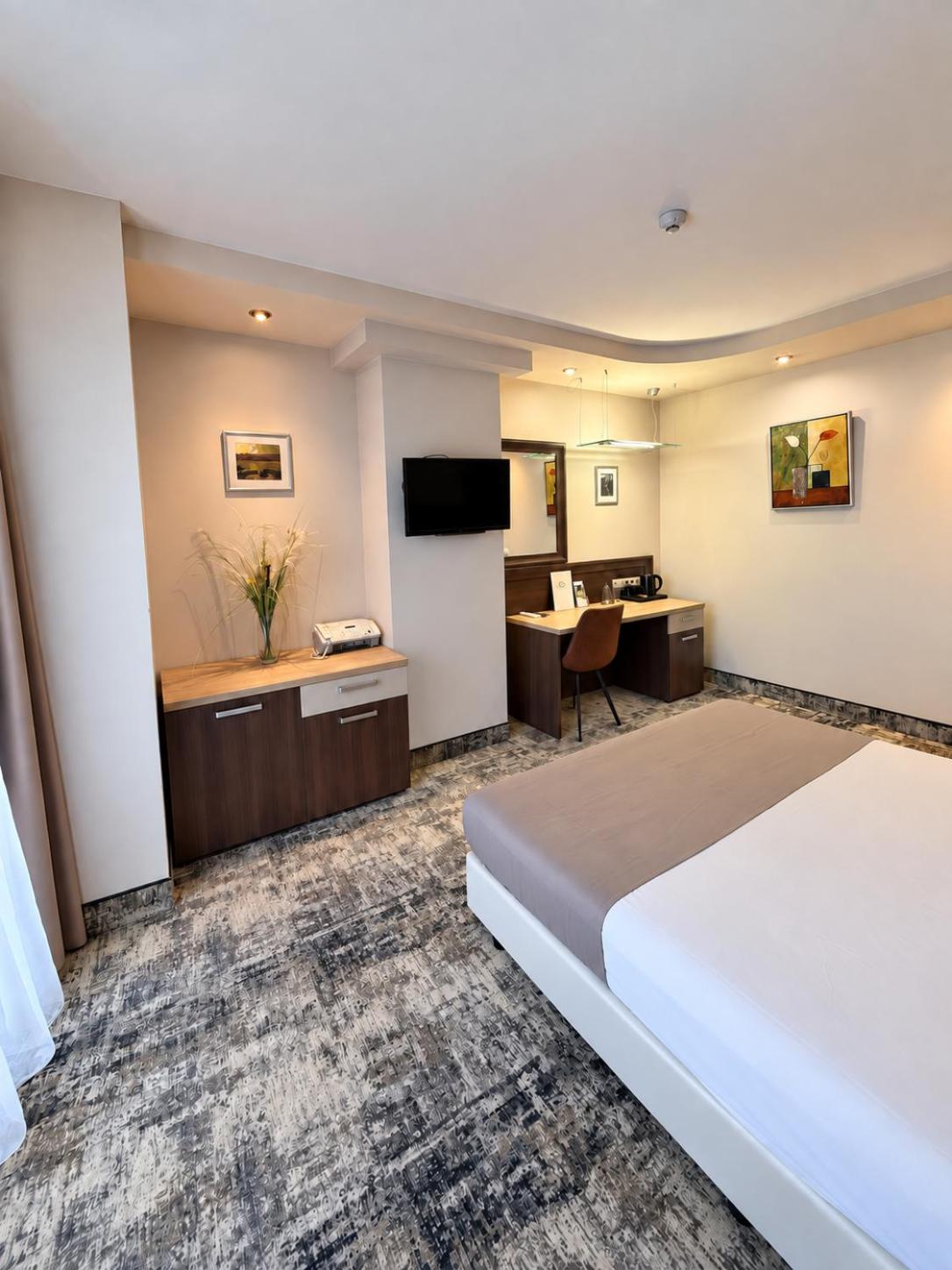 Two-Bedroom Apartment Hot Tub