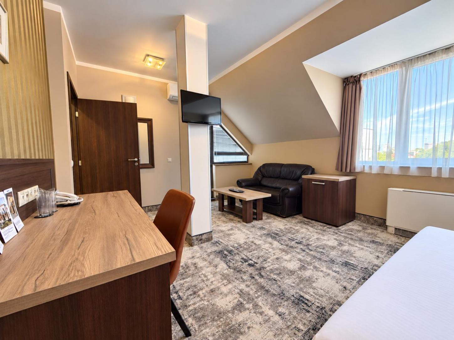 Two-Bedroom Apartment Hot Tub