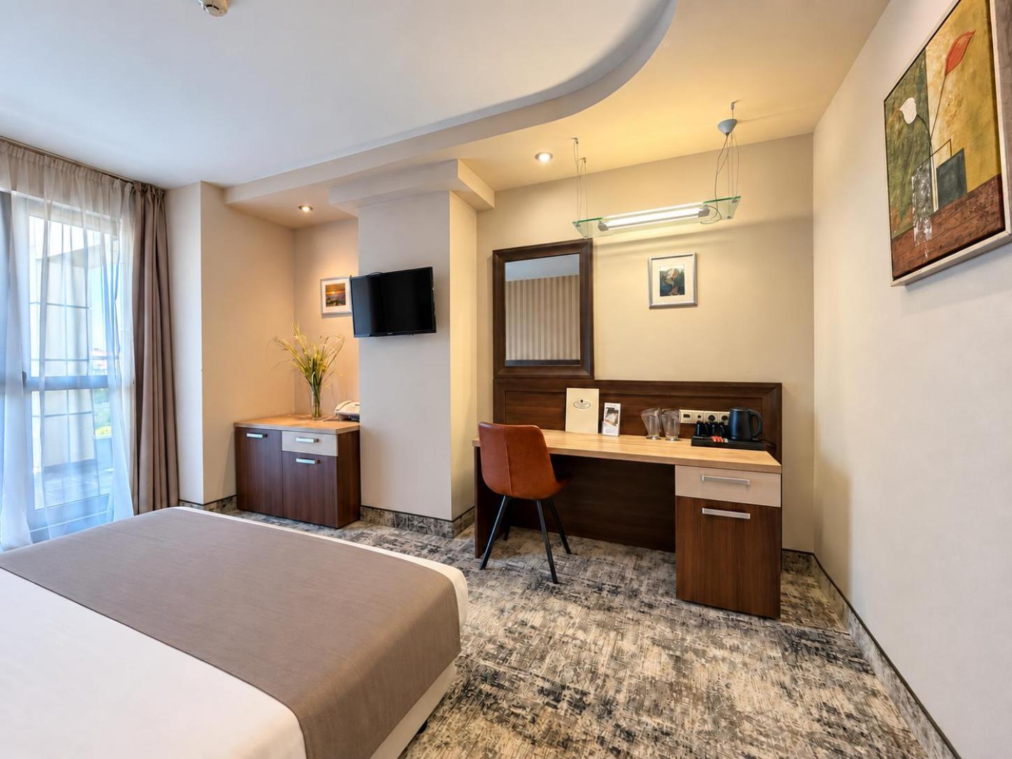 Two-Bedroom Apartment Hot Tub