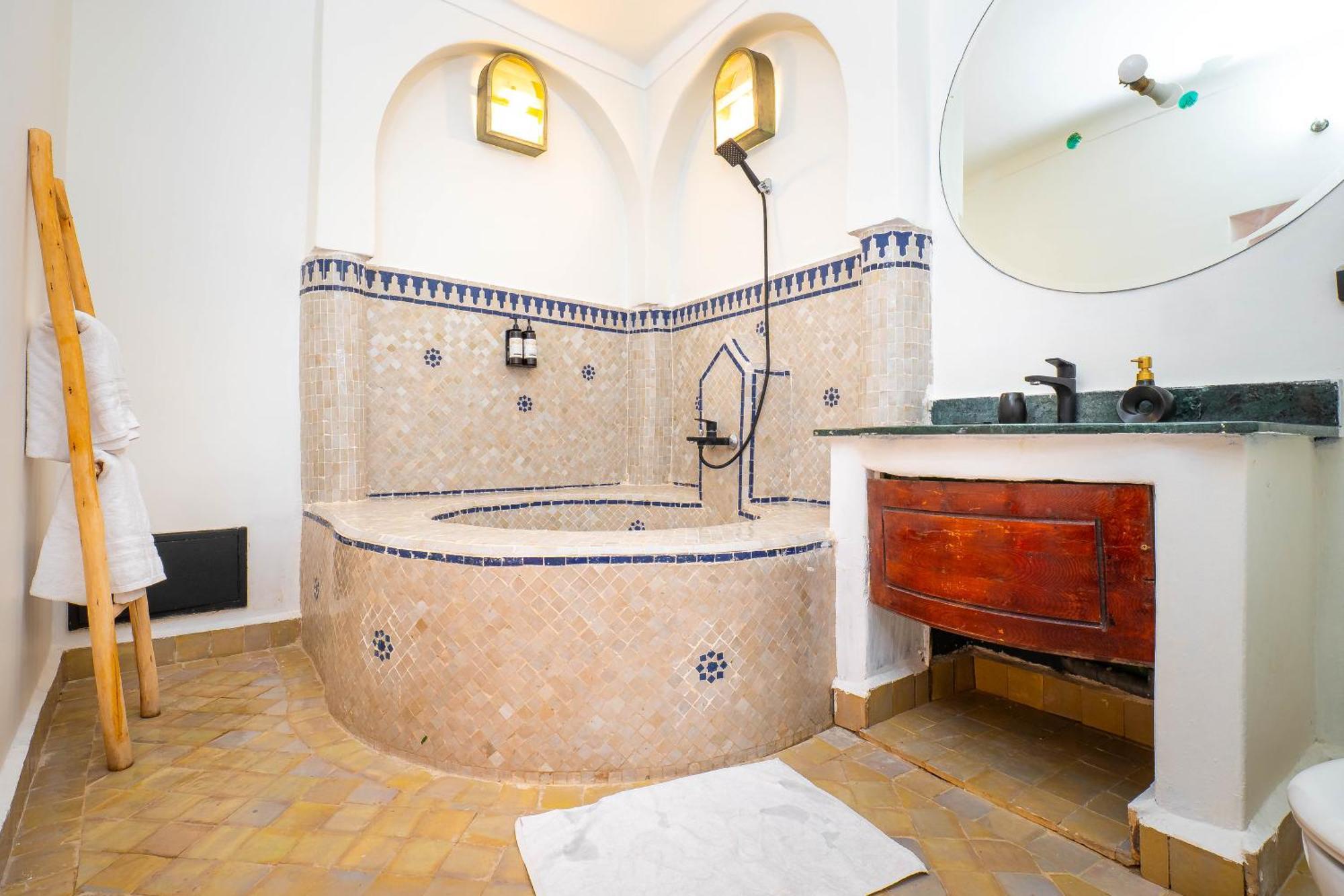Suite bath