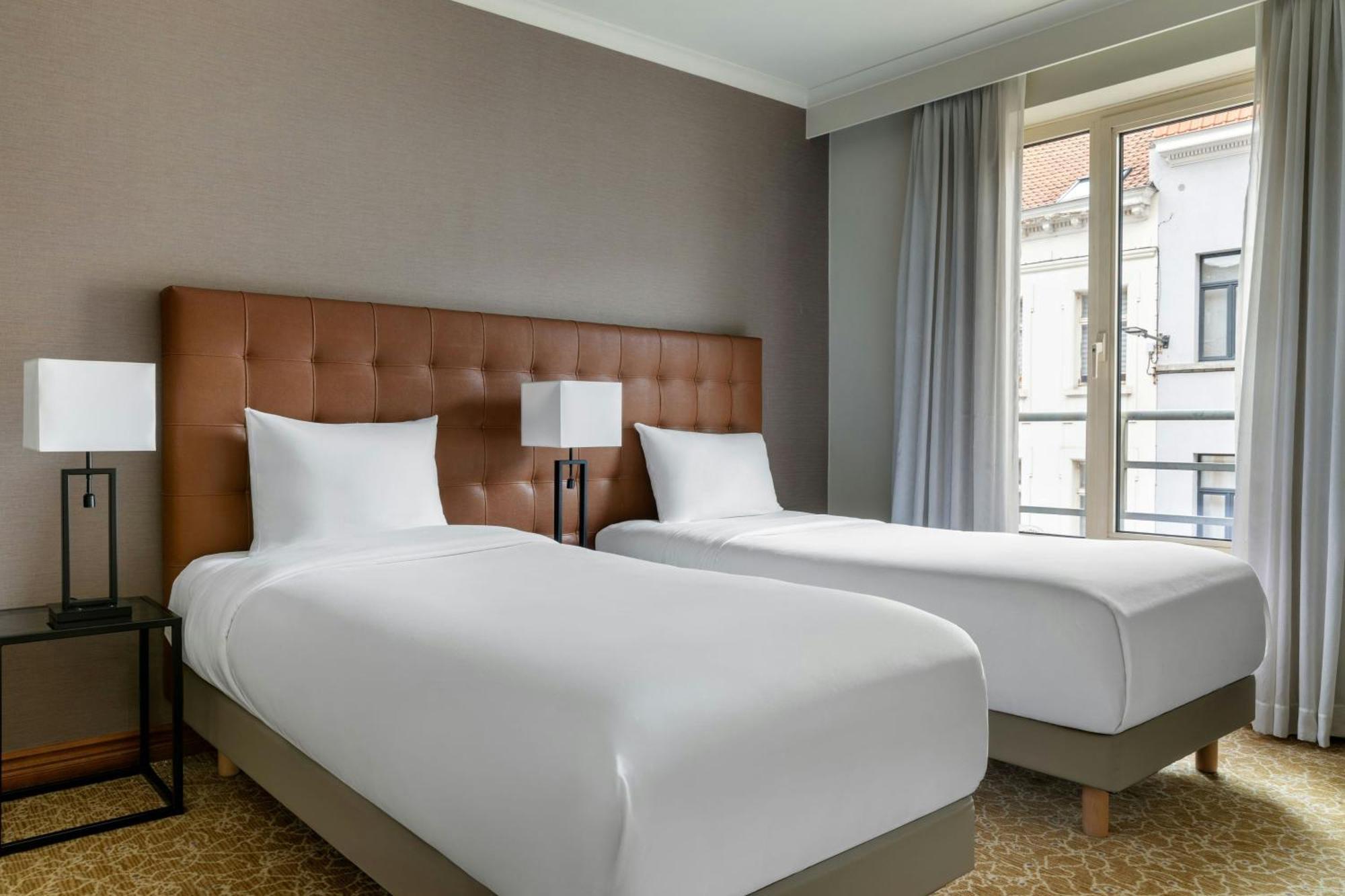 1 Bedroom Suite 2 Twin or Single Beds Sofa bed