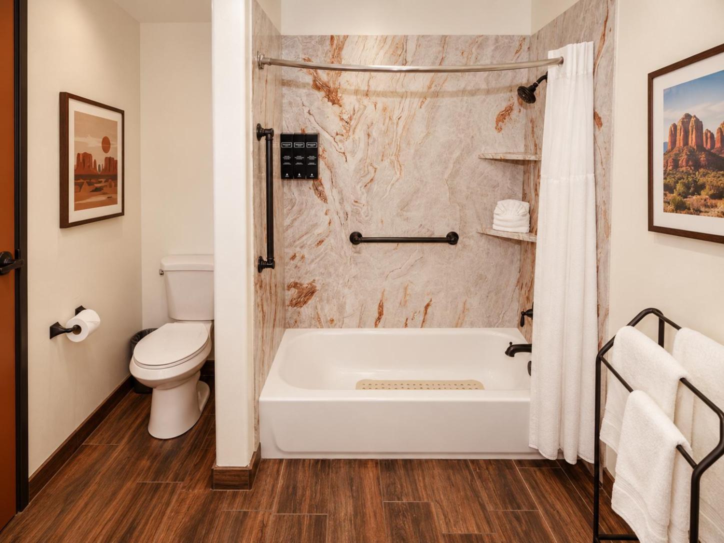 Panoramic Sedona King Suite