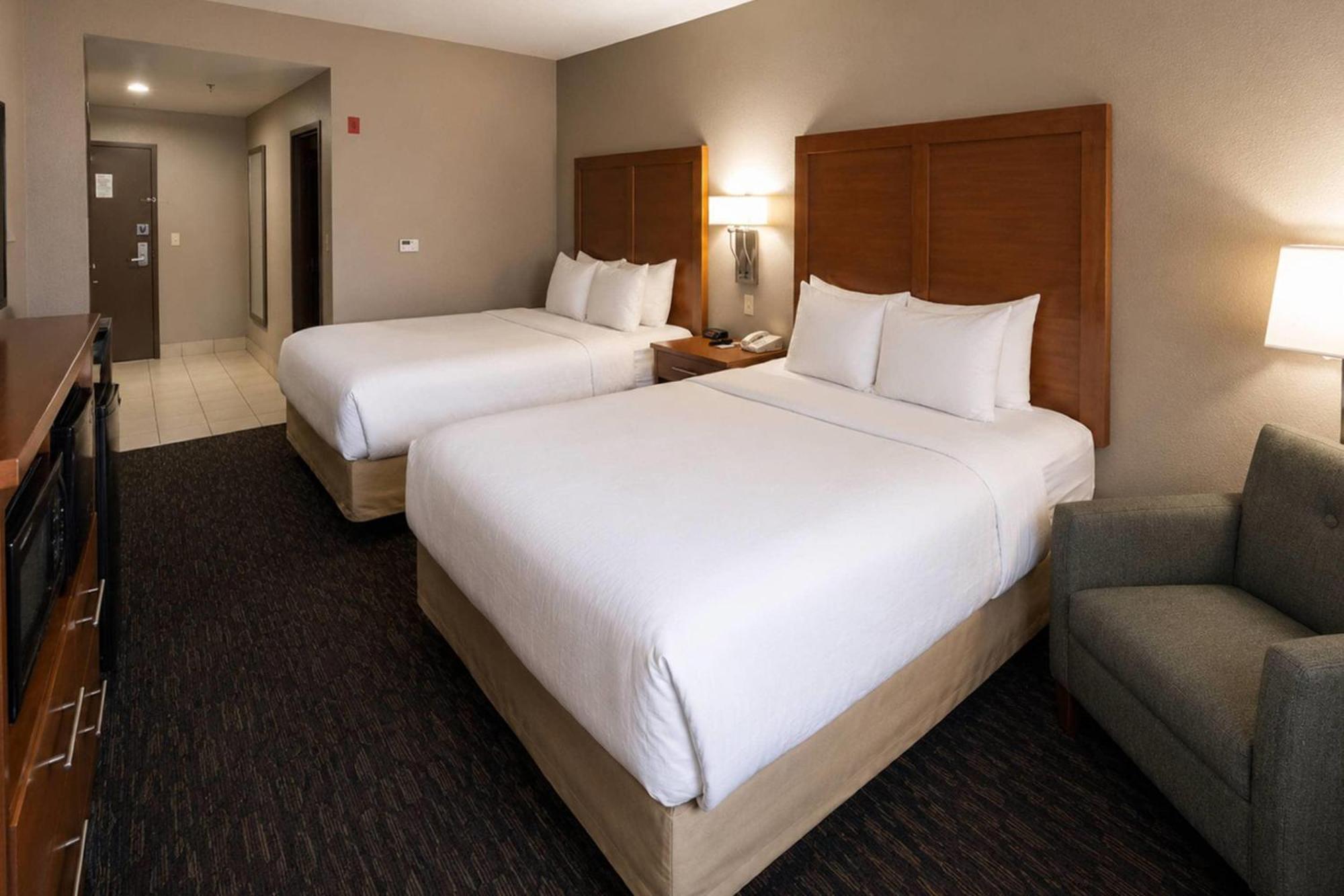 Queen Room Two Queen Beds Non-Smoking