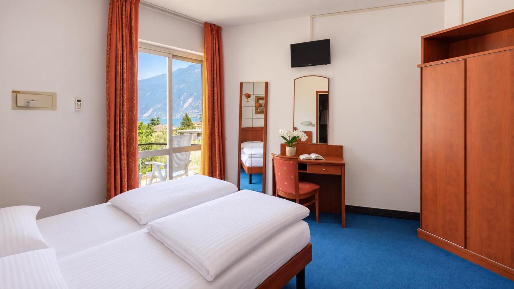 Standard Double or Twin Room Balcony side Lake view