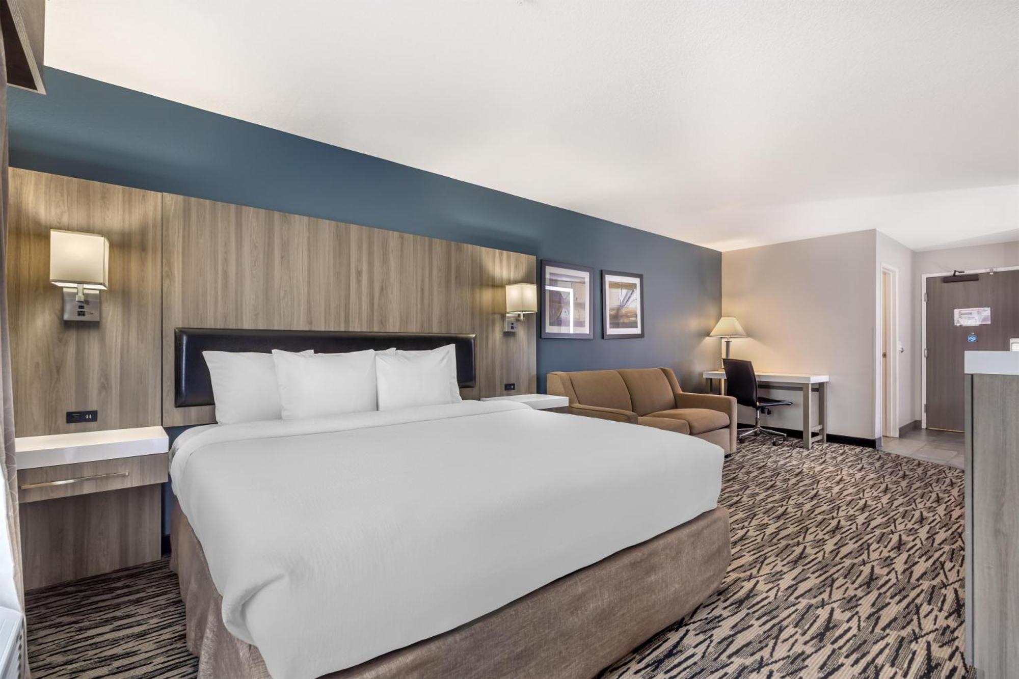 Suite Two King Beds Non-Smoking