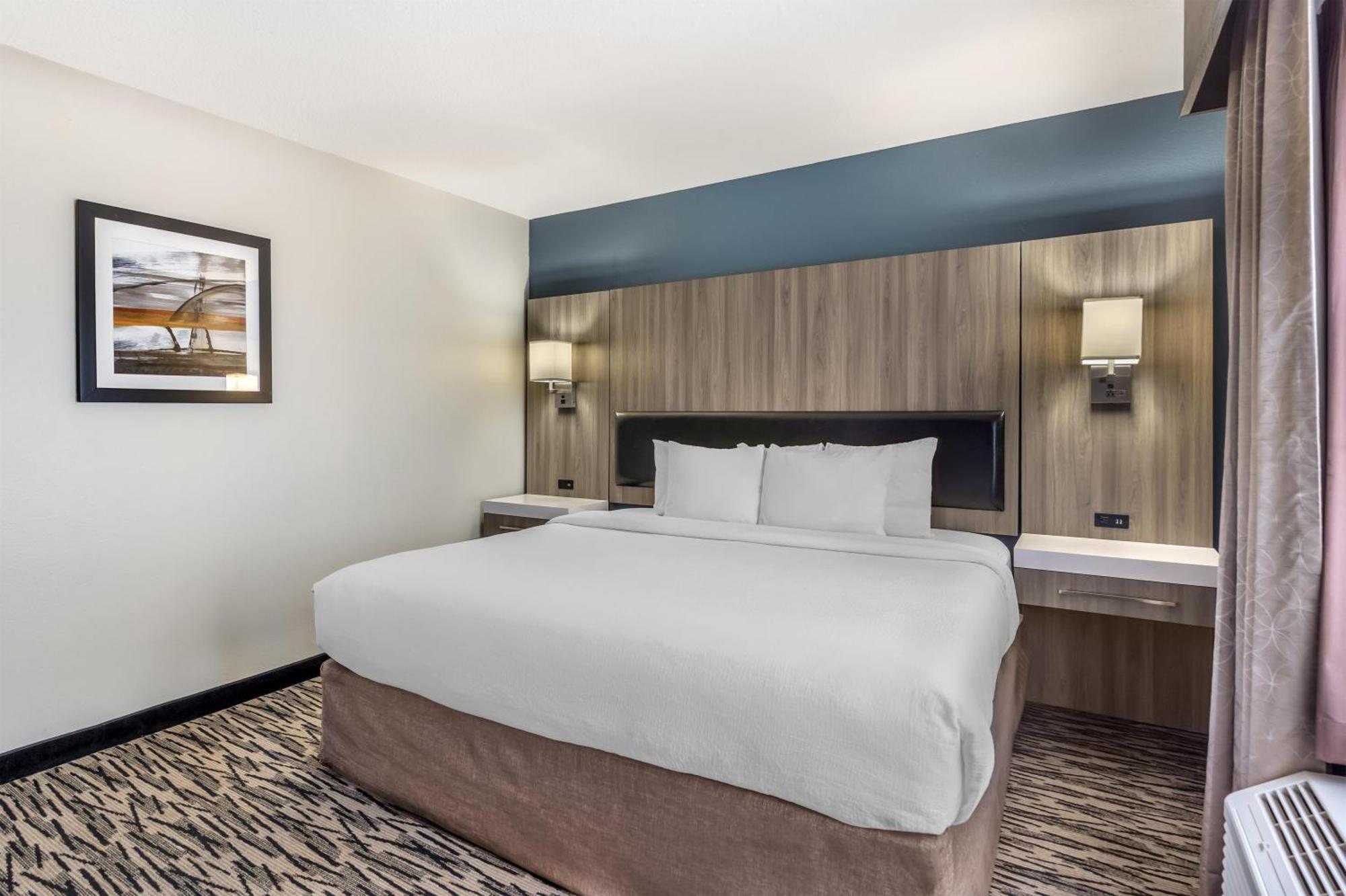 Suite Two King Beds Non-Smoking