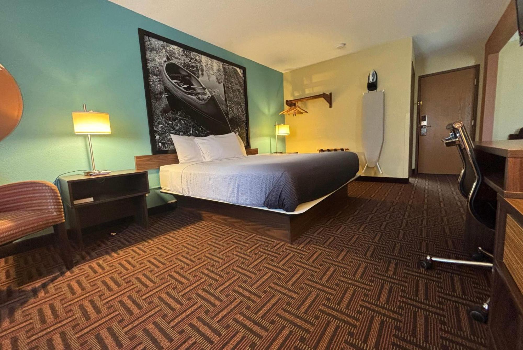 1 King Bed Studio Suite Non-Smoking