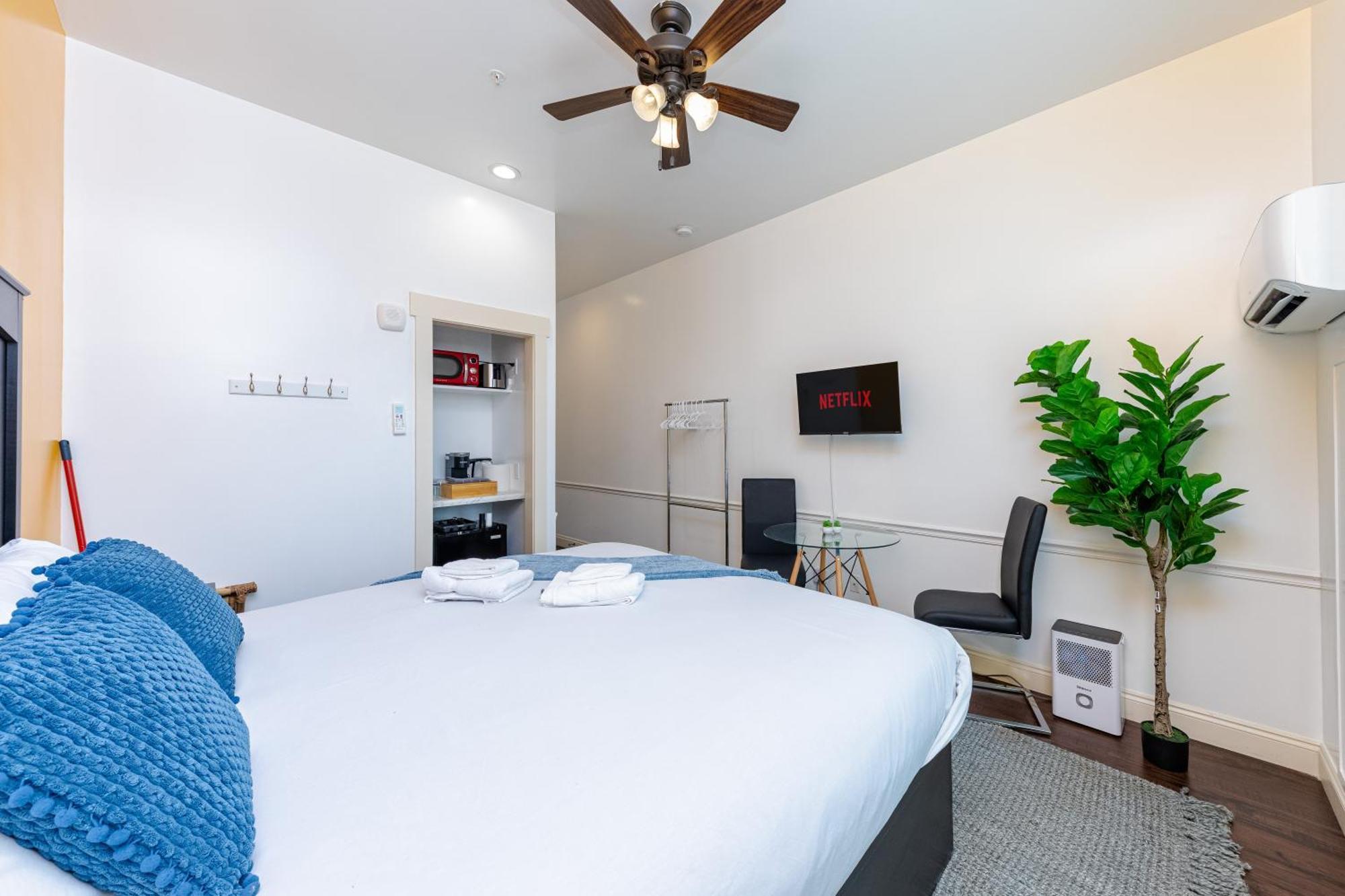 Deluxe King Room