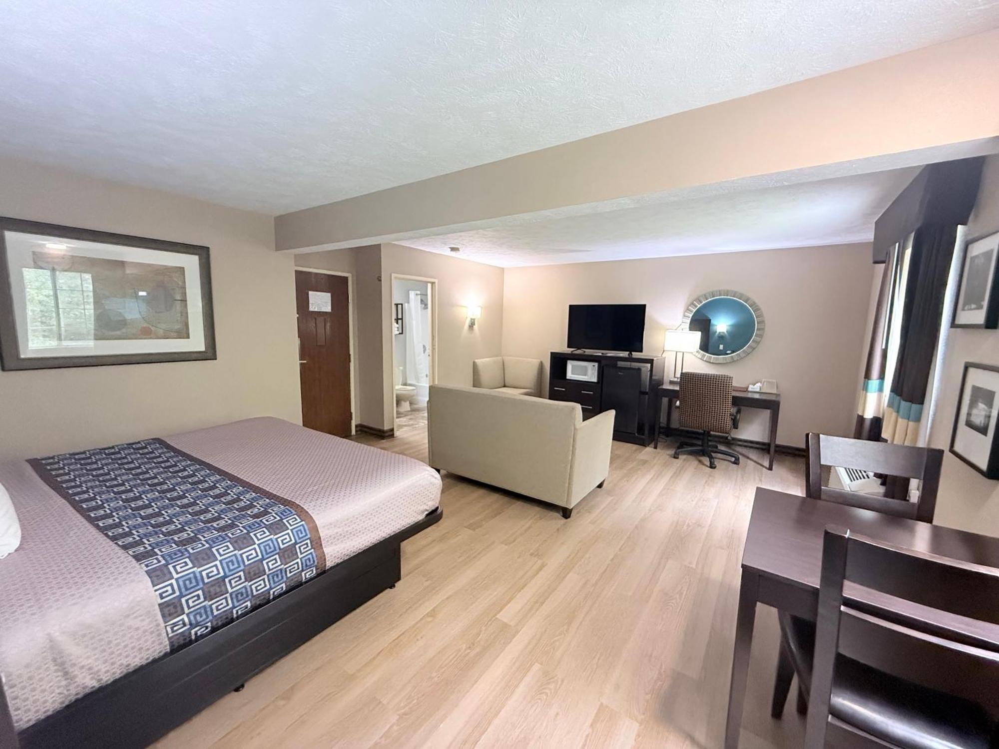 Deluxe King Suite