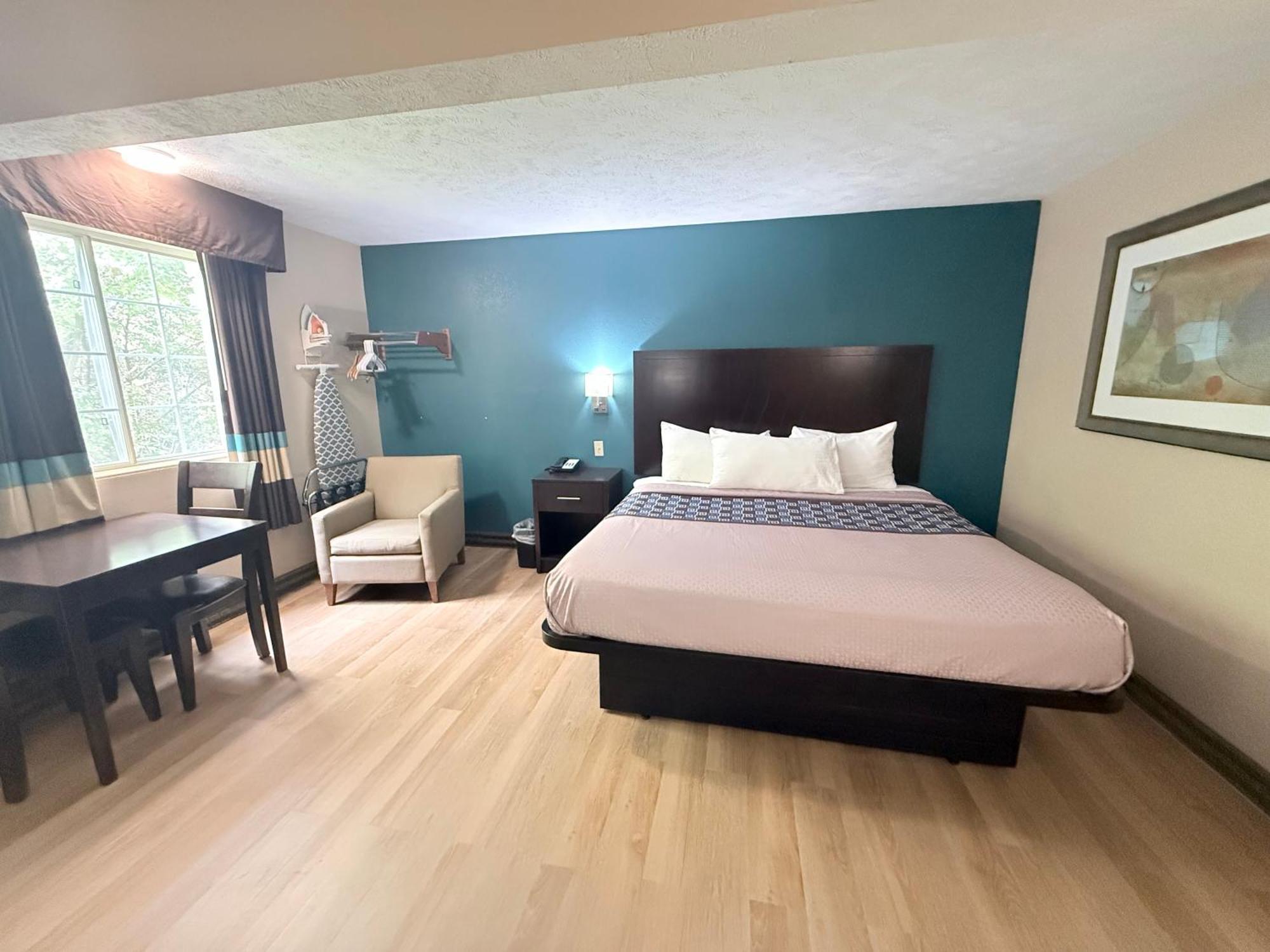 Deluxe King Suite