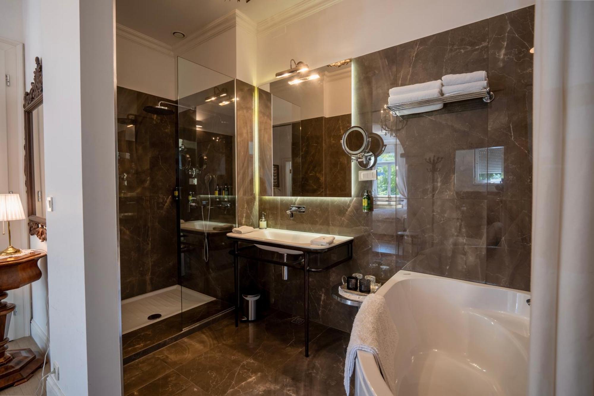 Luxury King Room