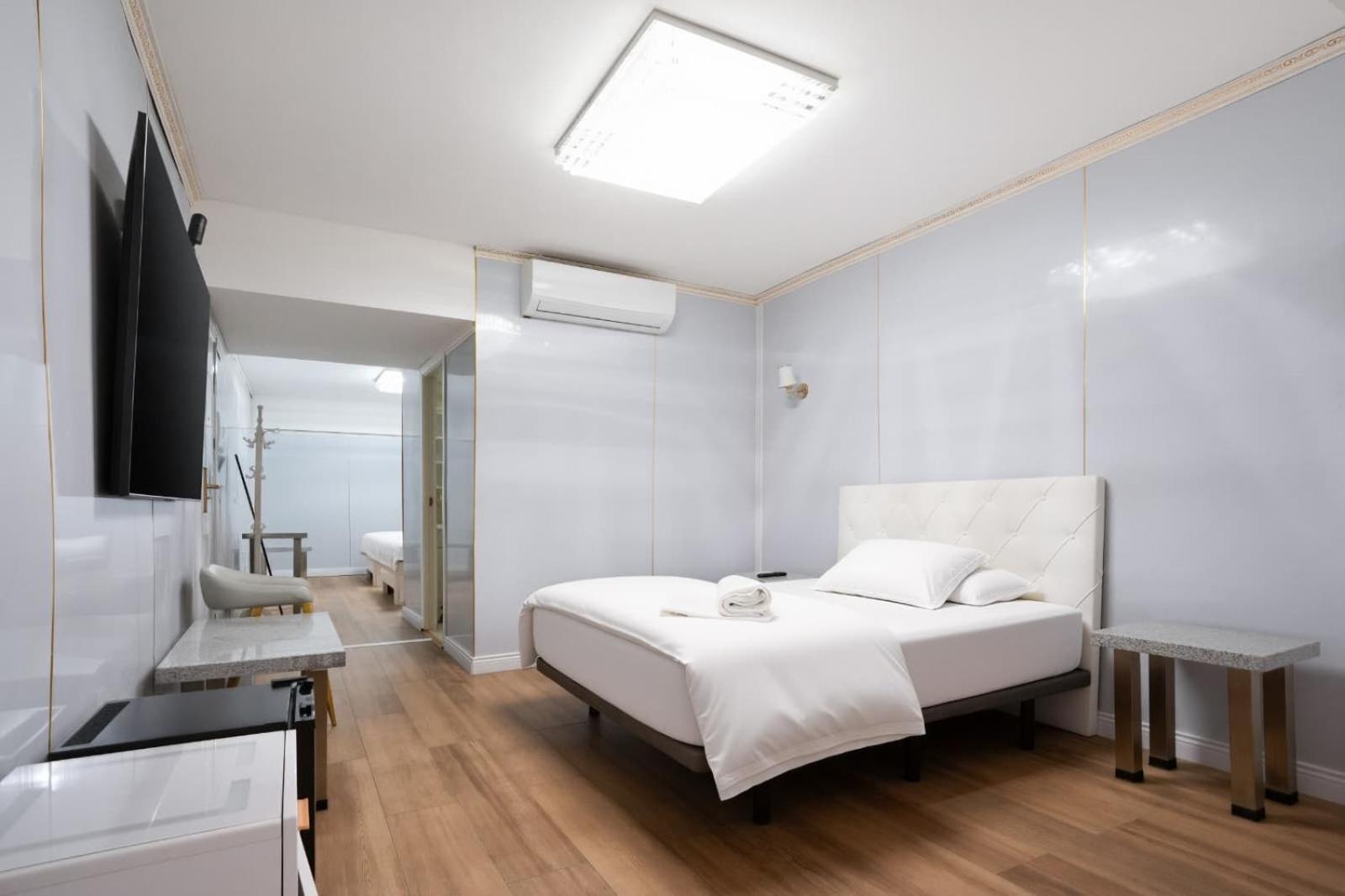 Large Single Room