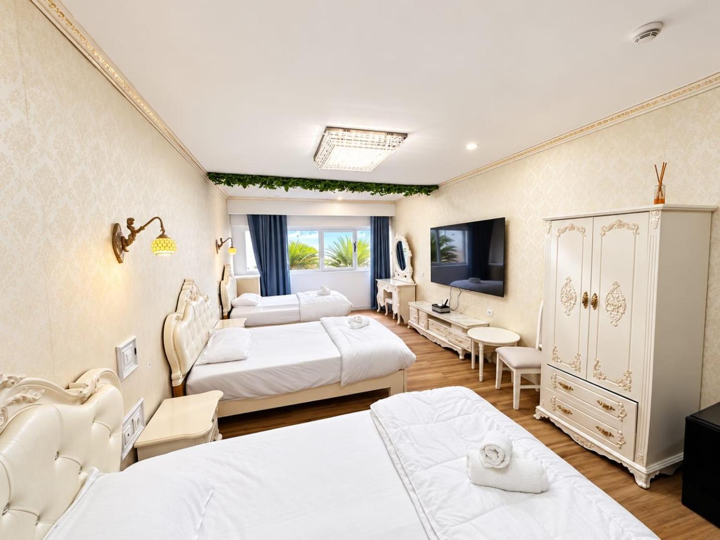 Triple Room Private Bathroom