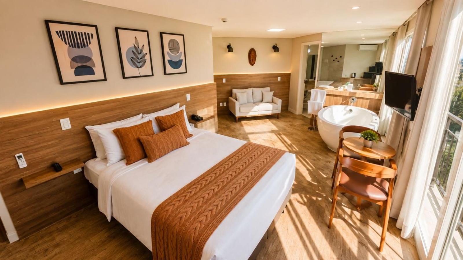 Deluxe Double Room Bath