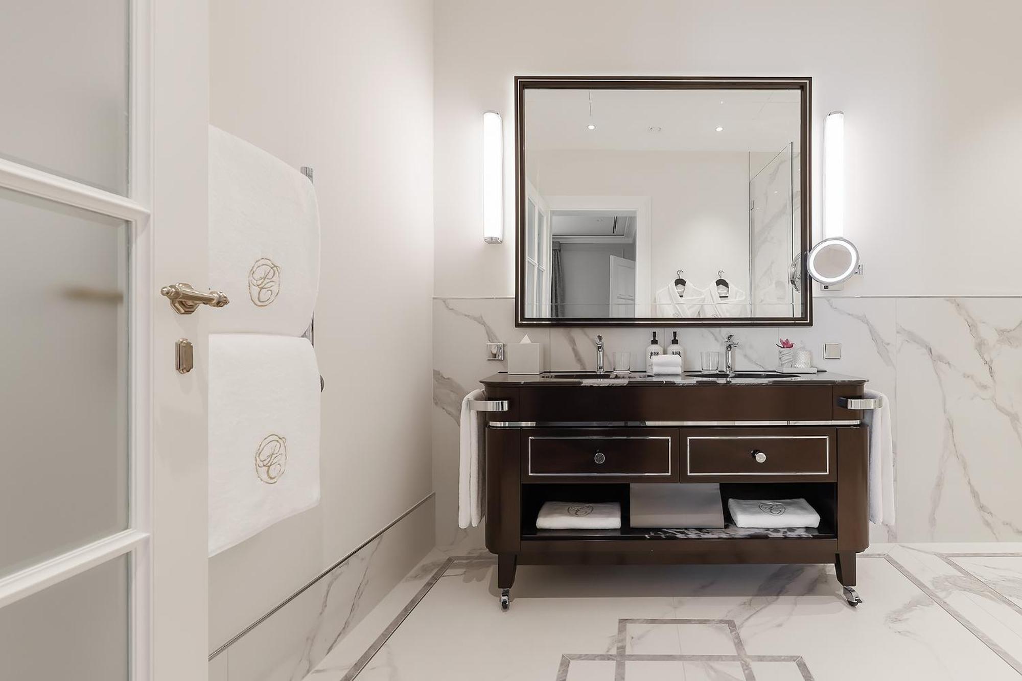 Deluxe Suite City View