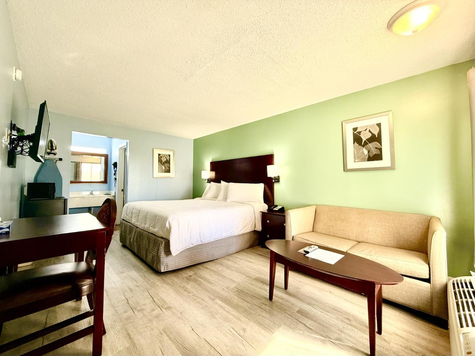 1 King Bed Non-Smoking