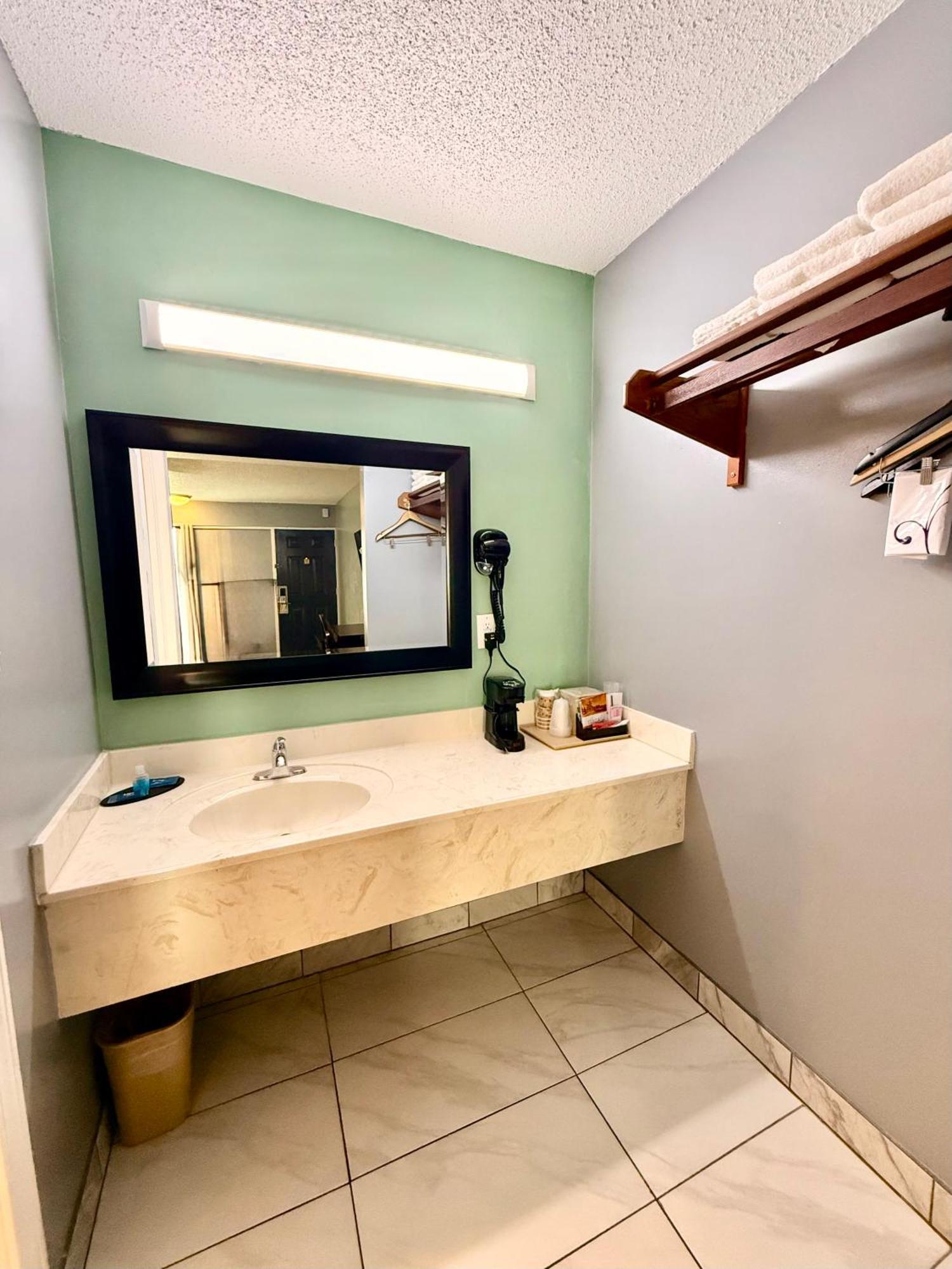 2 Double Beds Non-Smoking
