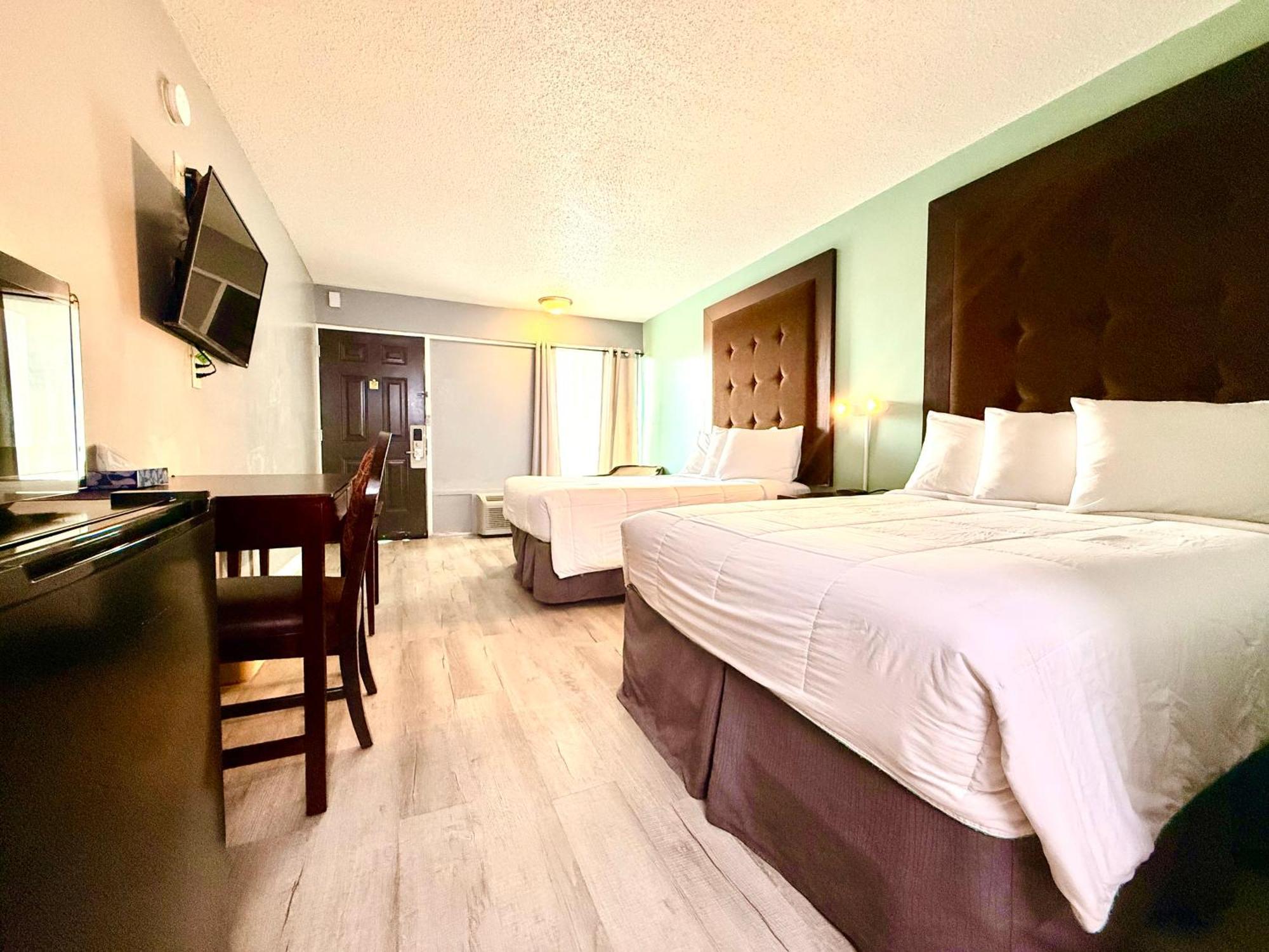 2 Double Beds Non-Smoking