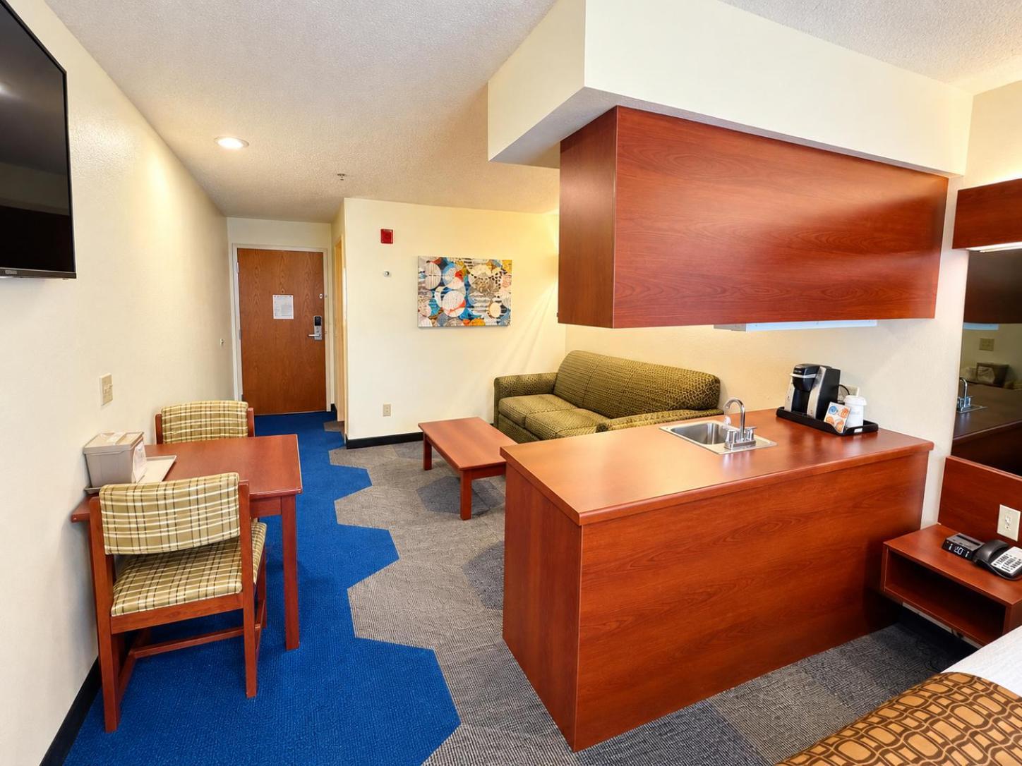 Queen Suite Non-Smoking