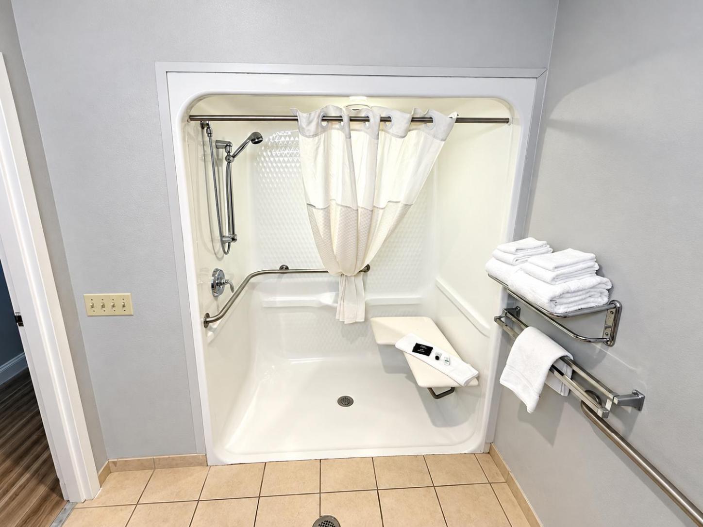 Queen Room Disability Access Non-Smoking