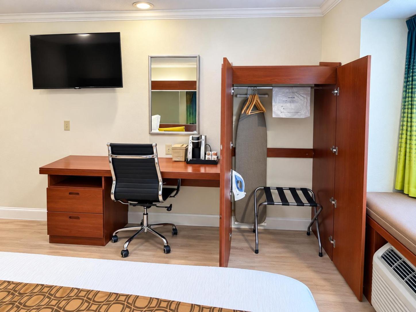 Deluxe Queen Room Two Queen Beds Disability Access Non-Smoking