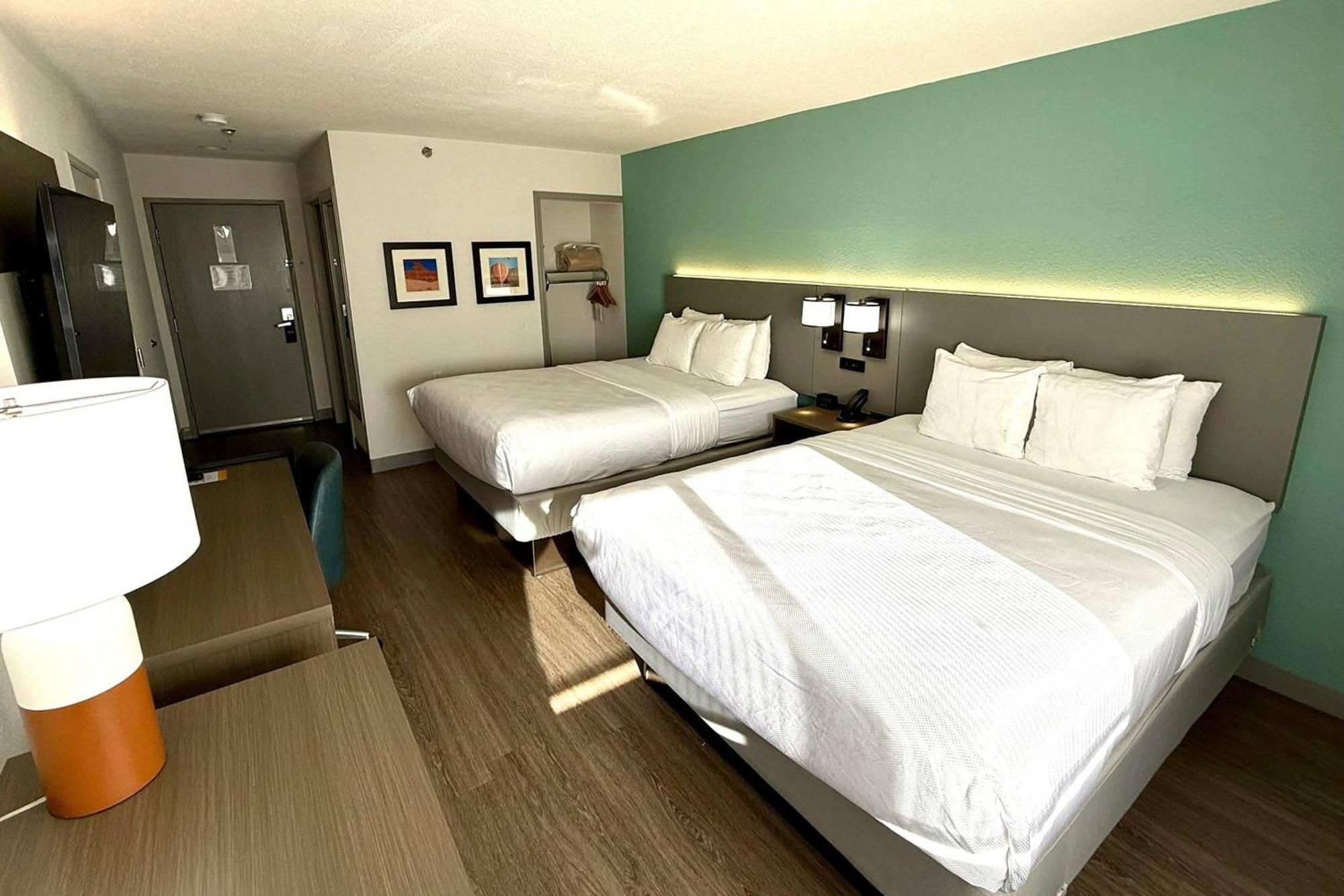 Queen Room Two Queen Beds Non-Smoking